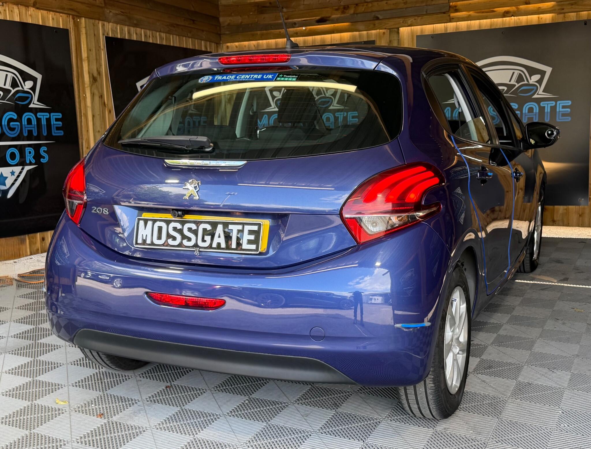 Peugeot 208 view 12