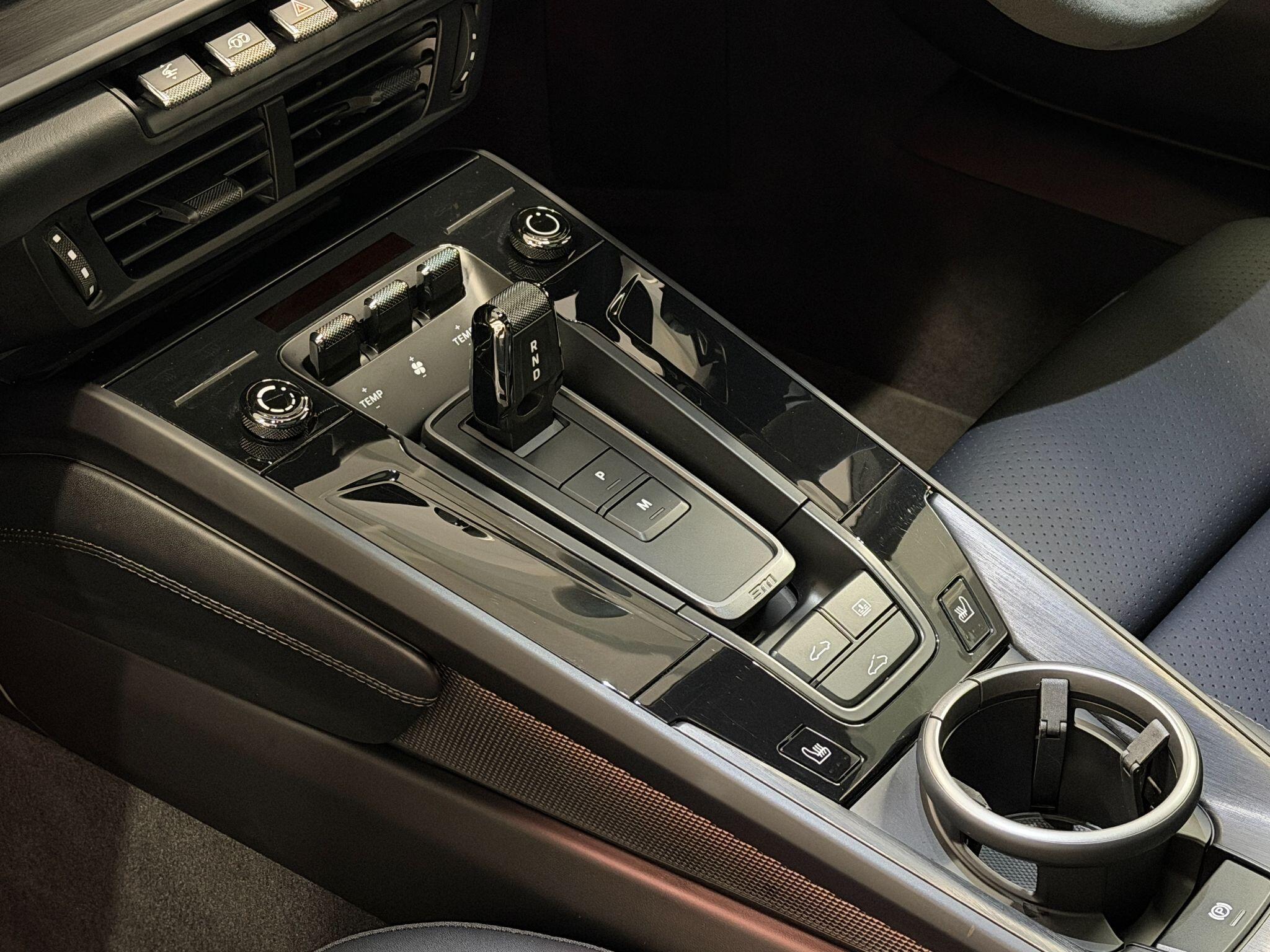 Porsche 911 view 12