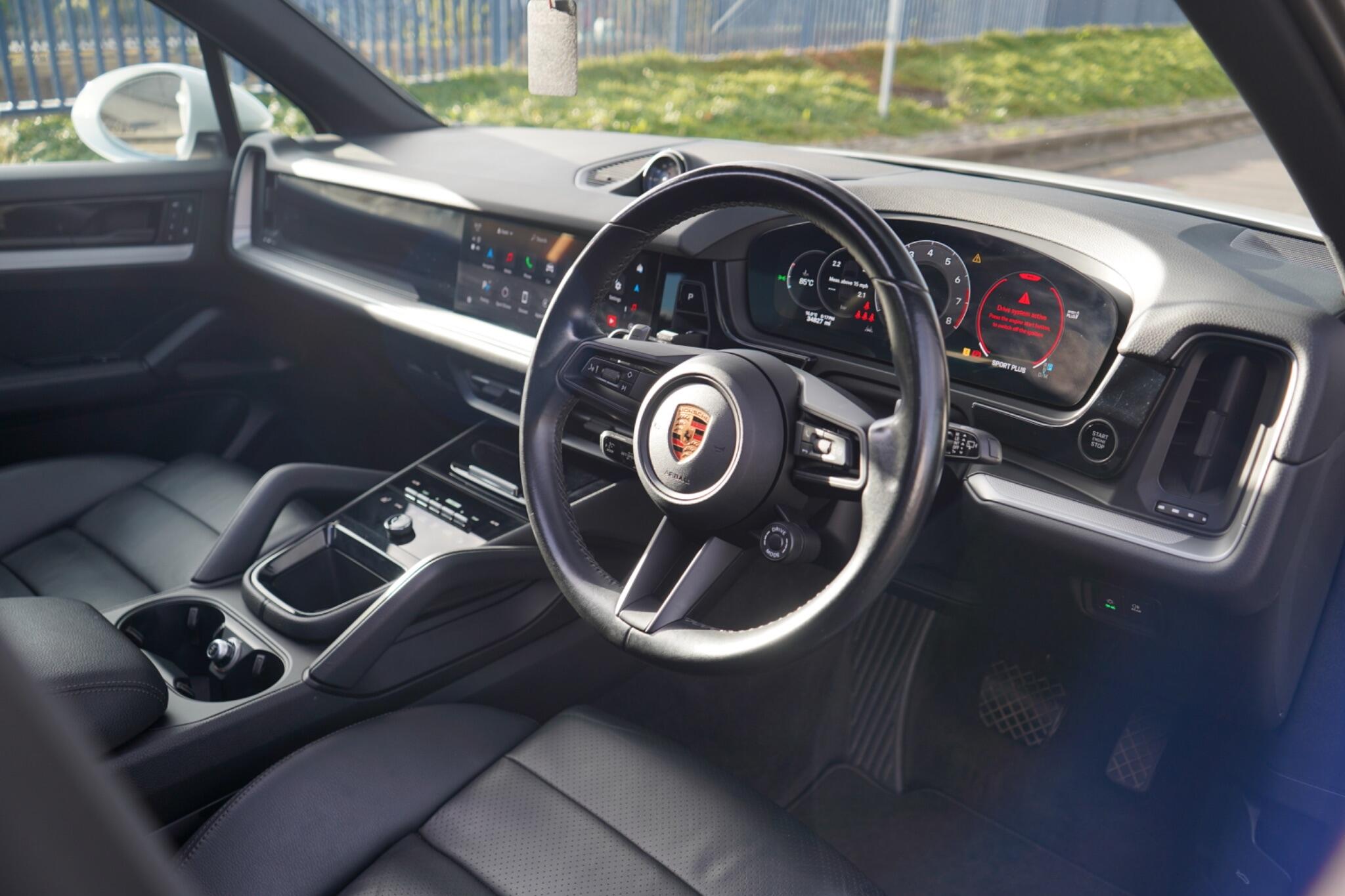 Porsche Cayenne view 10
