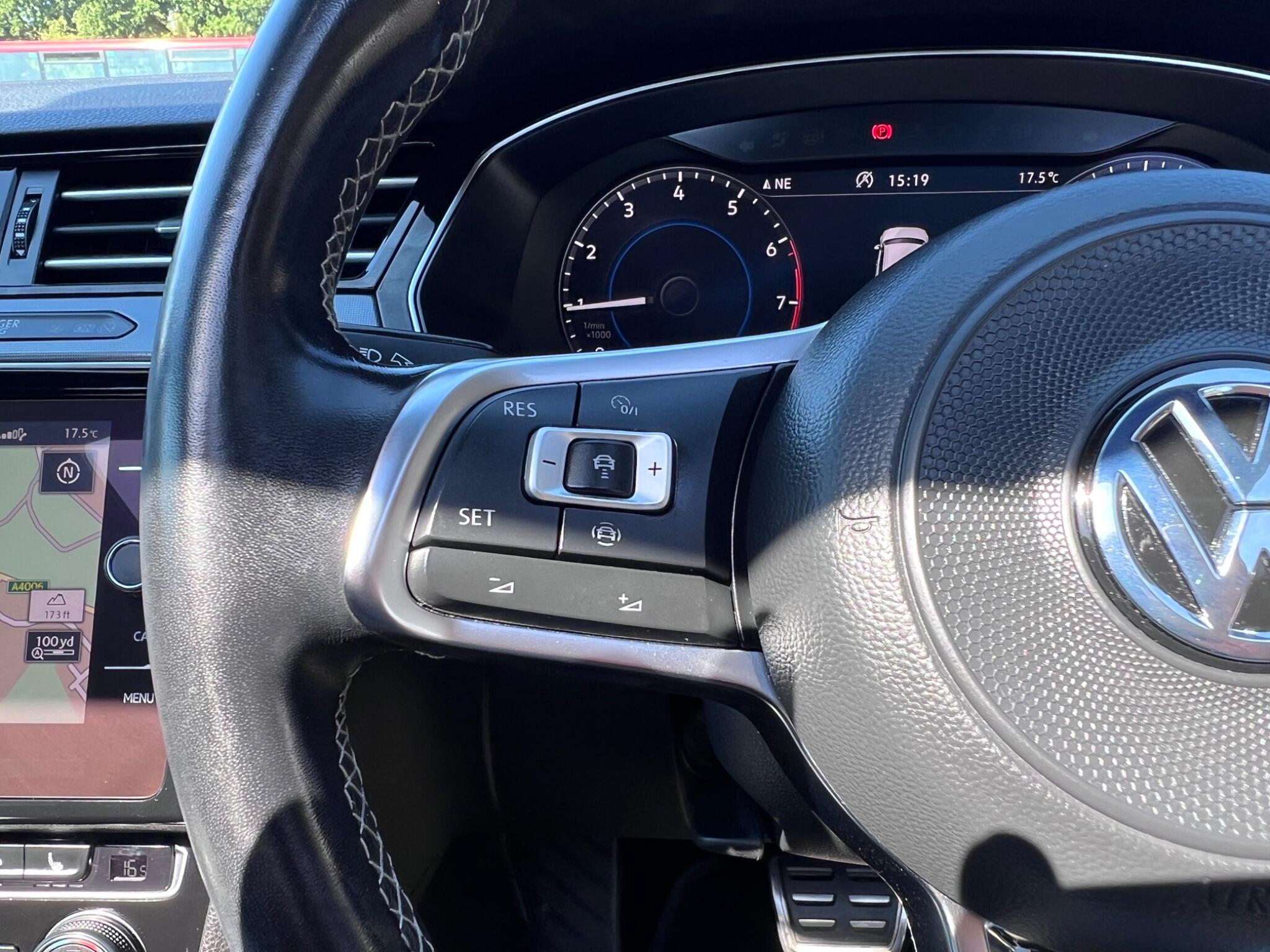 Volkswagen Passat view 26