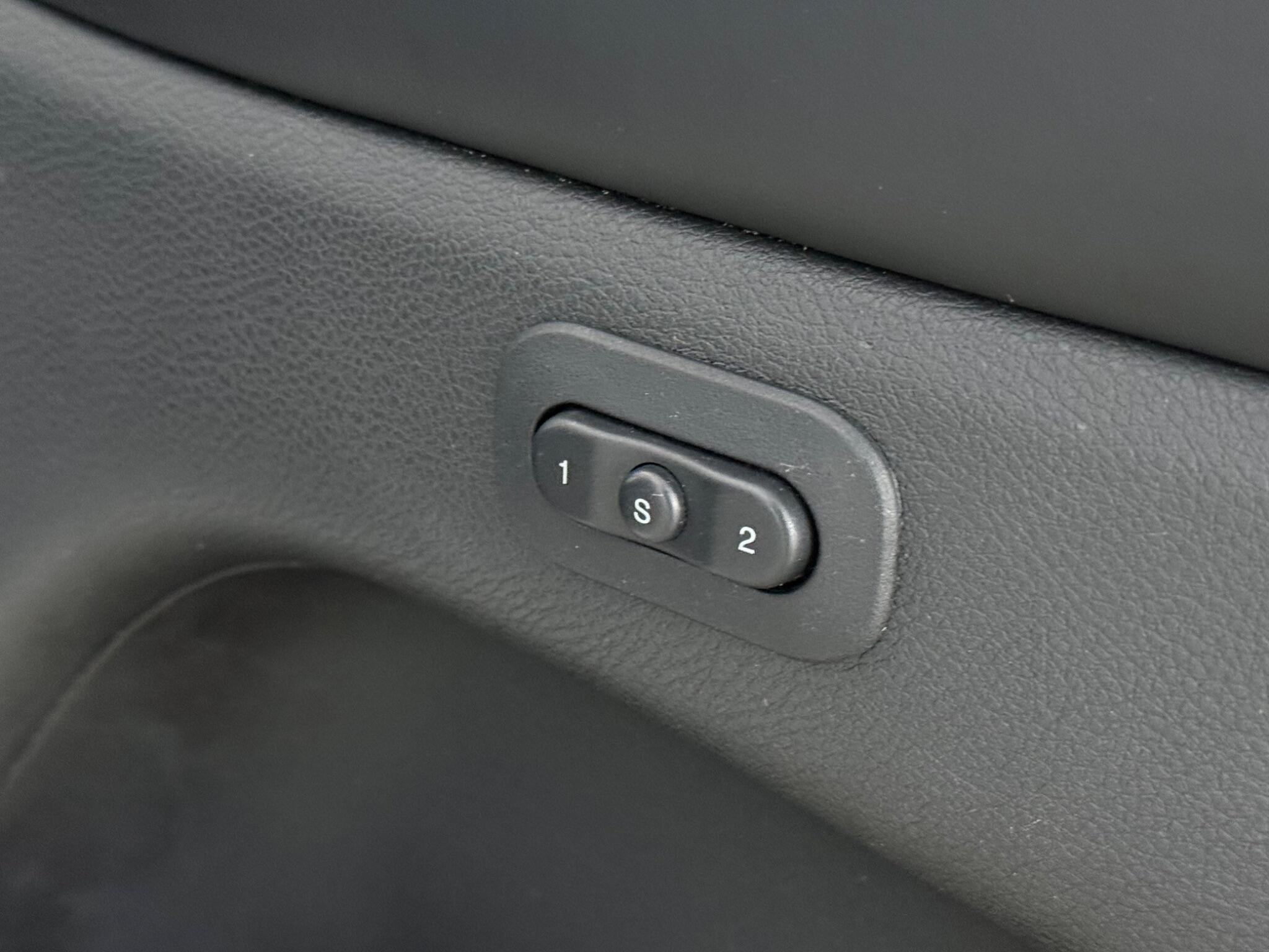 Jeep Grand Cherokee view 36