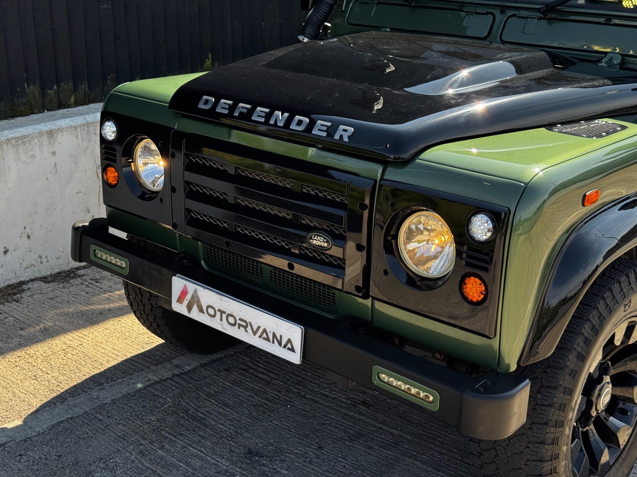 Land Rover Defender view 30
