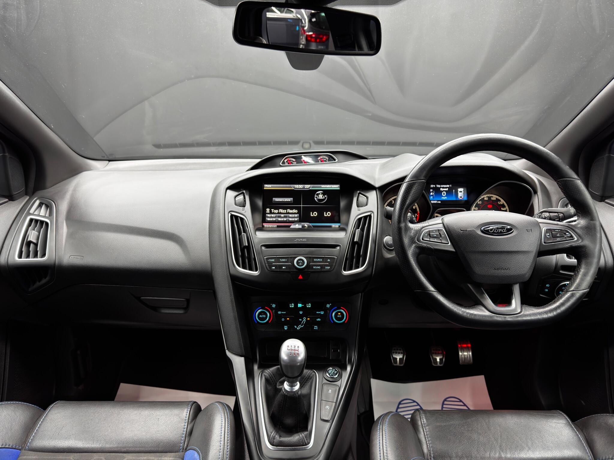 Ford Focus view 10