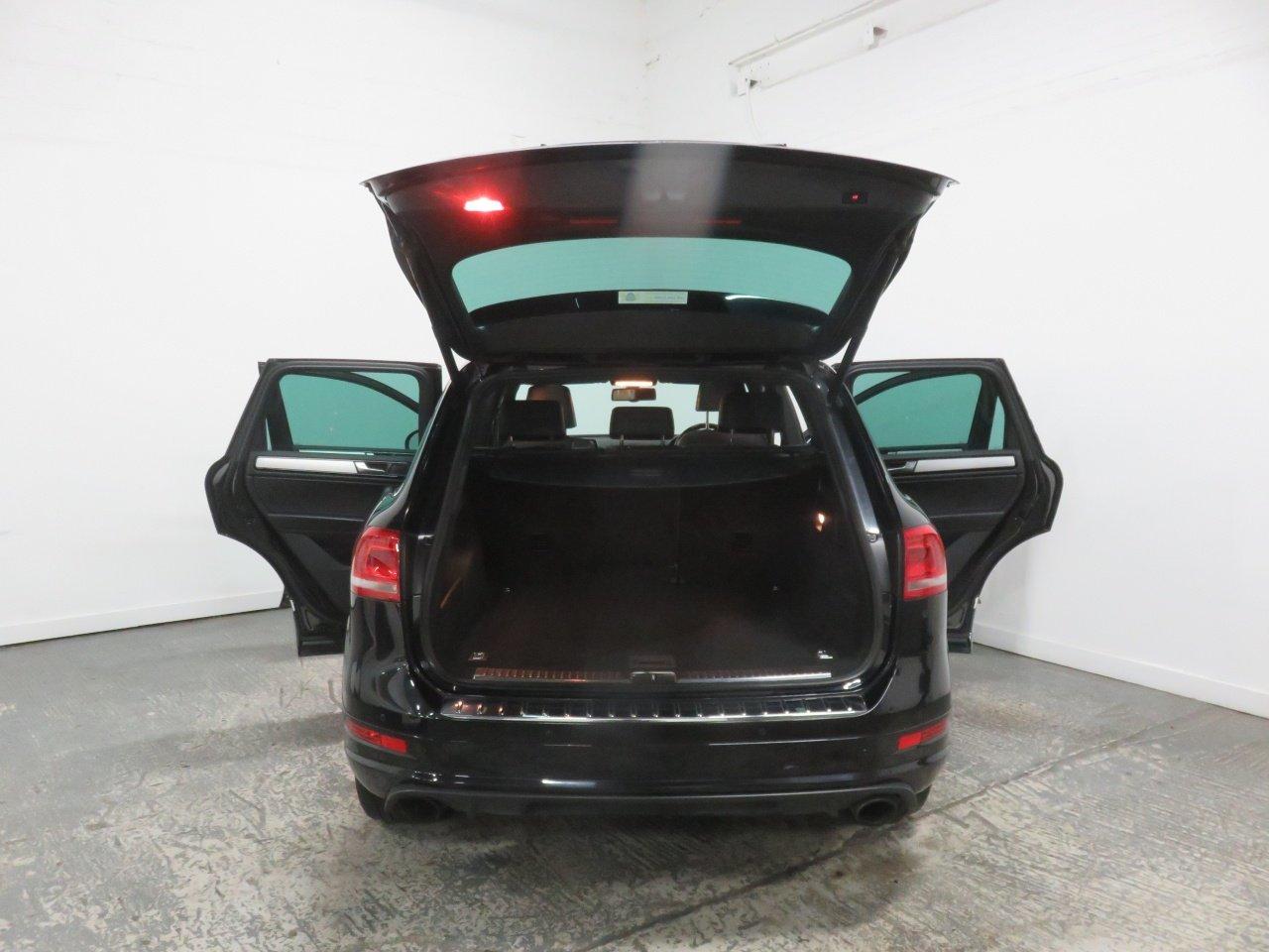 Volkswagen Touareg view 26