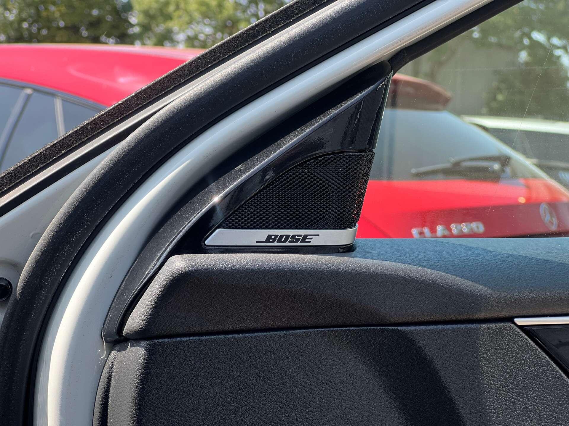 Infiniti Q30 view 19