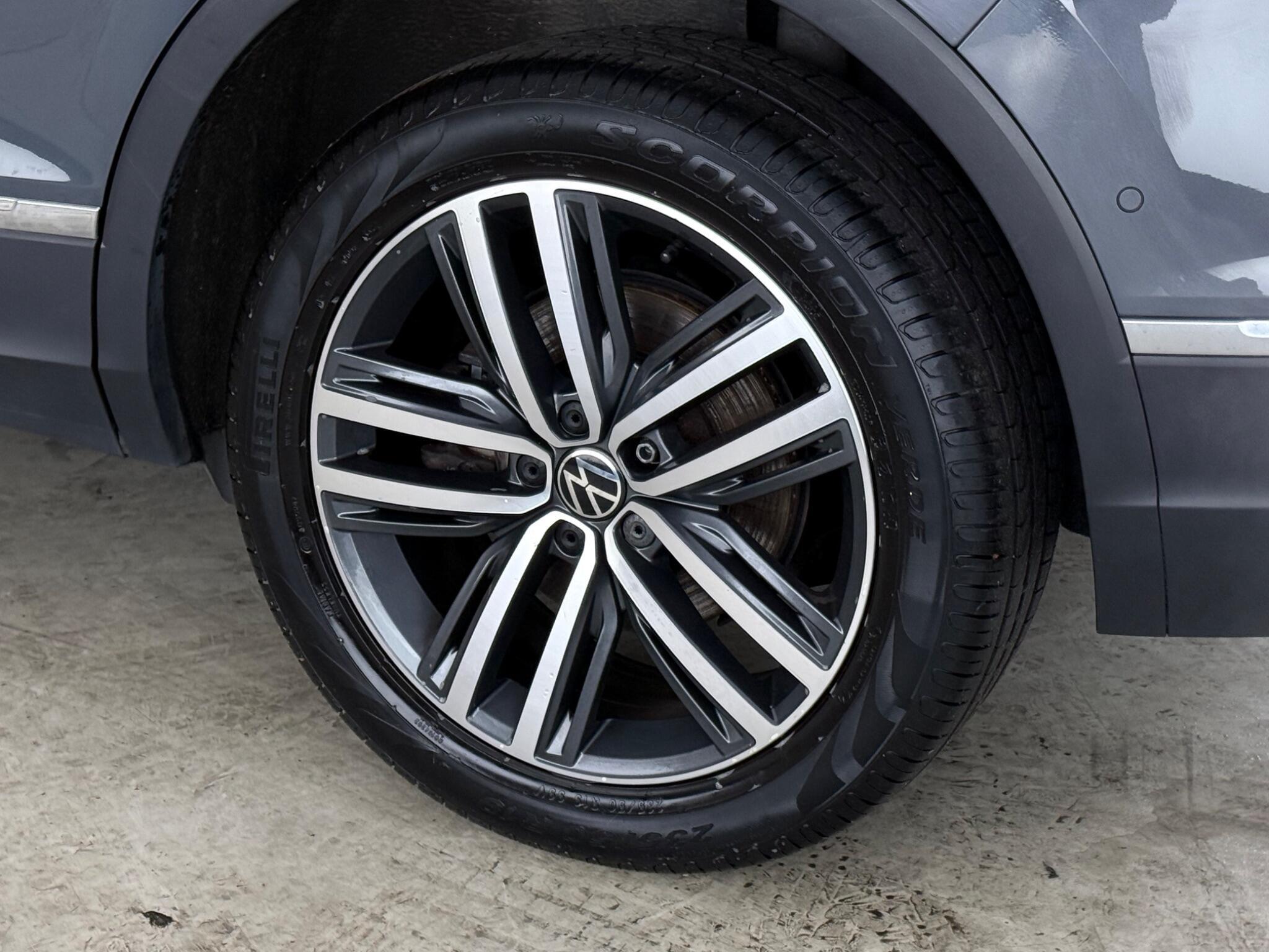 Volkswagen Tiguan view 9