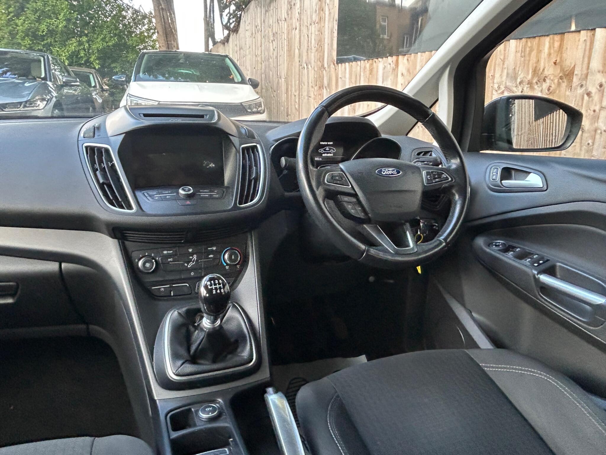 Ford Grand C-Max view 23
