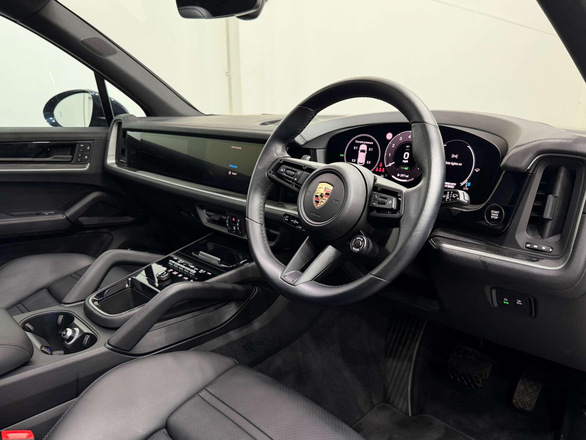 Porsche Cayenne view 40
