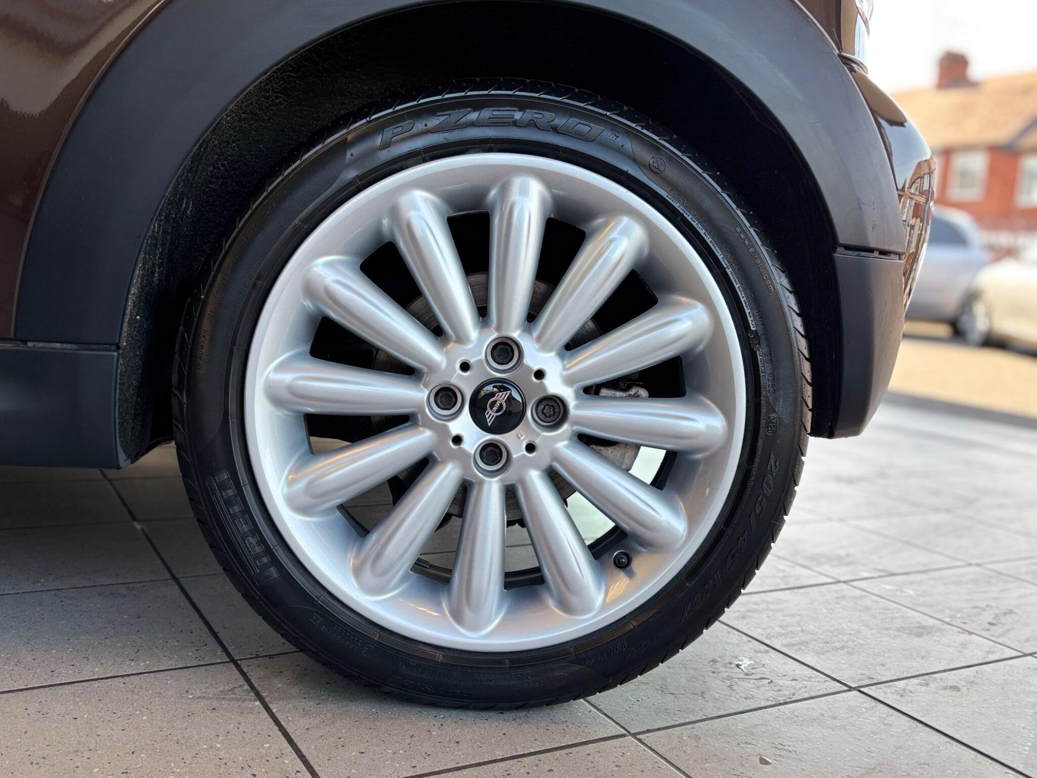 Mini Hatch view 18