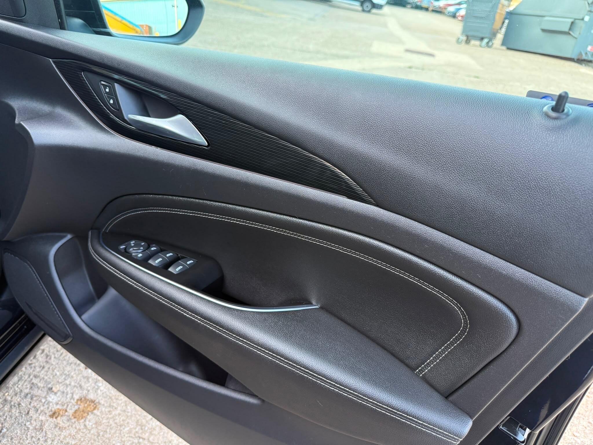 Vauxhall Insignia view 16
