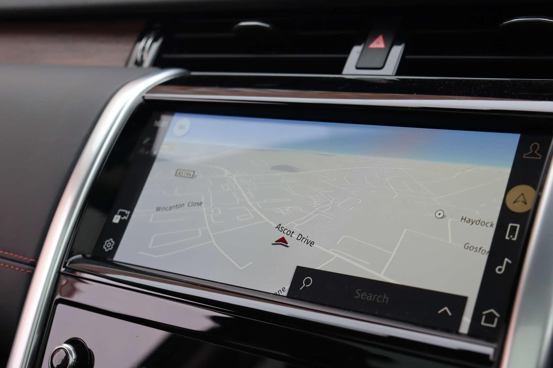 Land Rover Discovery Sport view 23