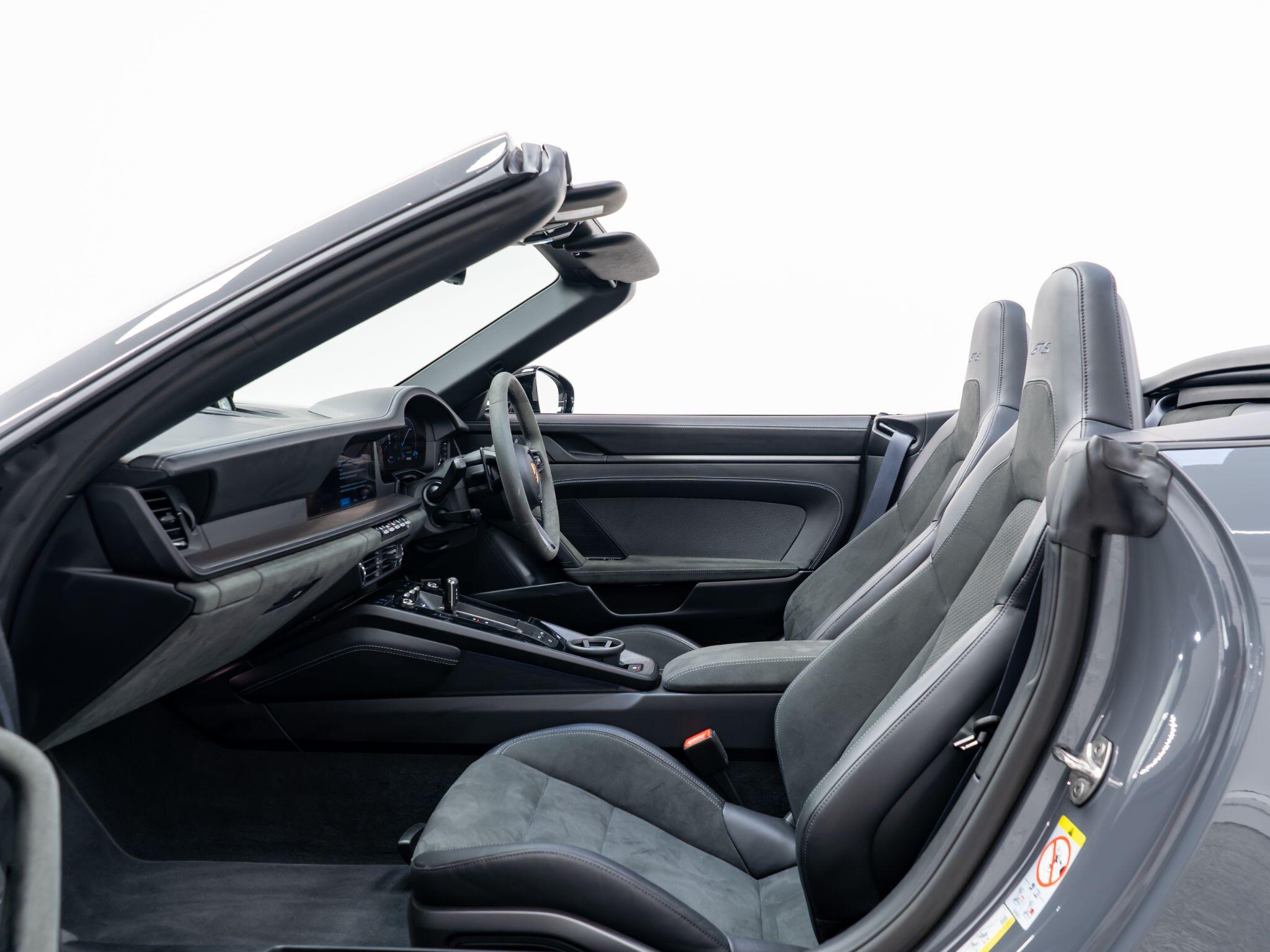 Porsche 911 view 5