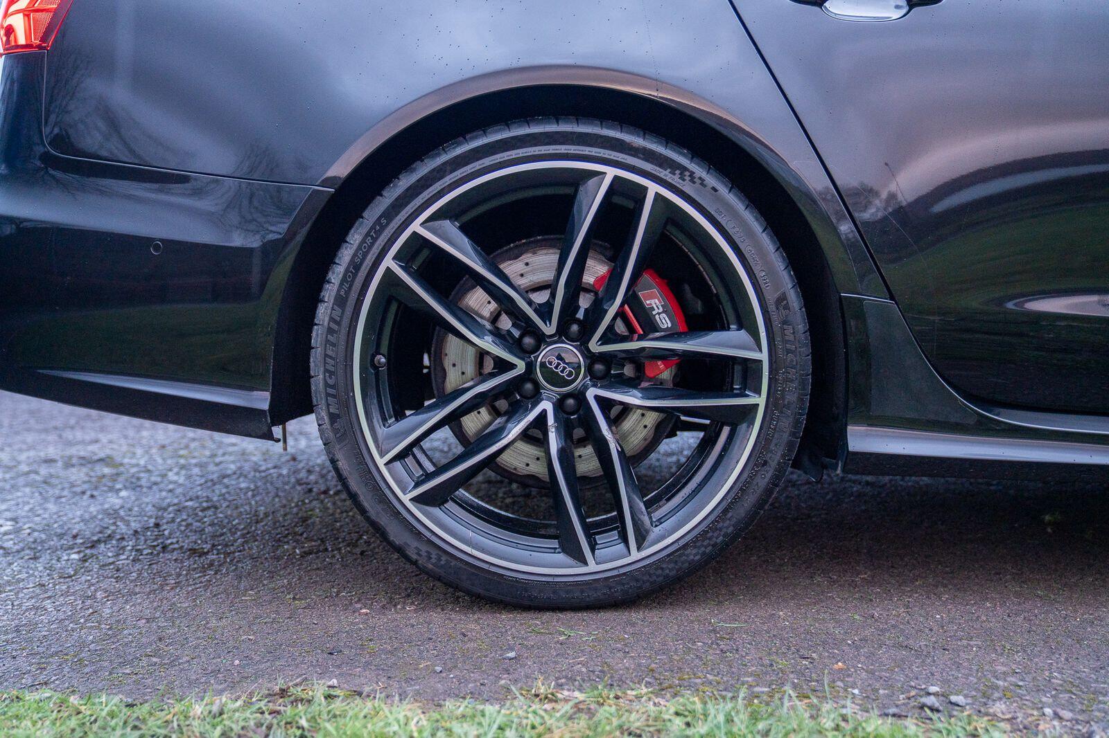 Audi RS6 Avant view 11