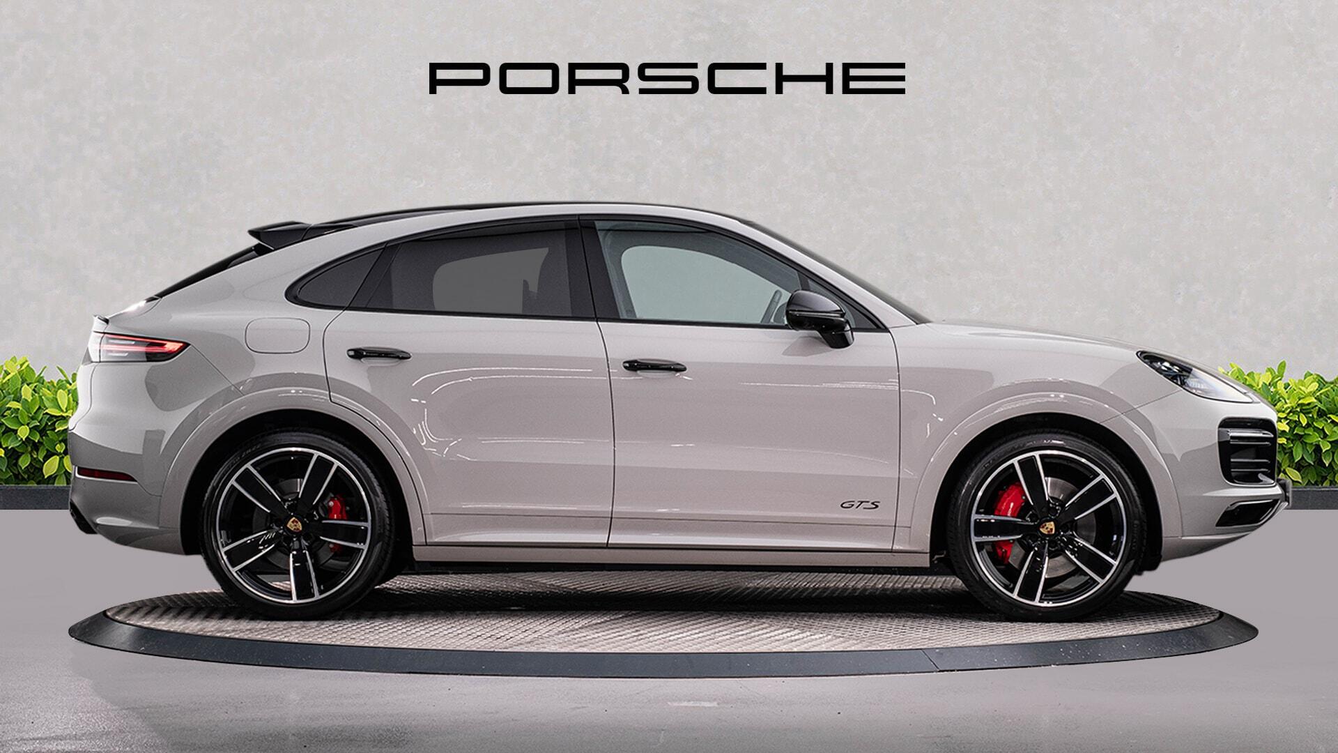 Porsche Cayenne view 8