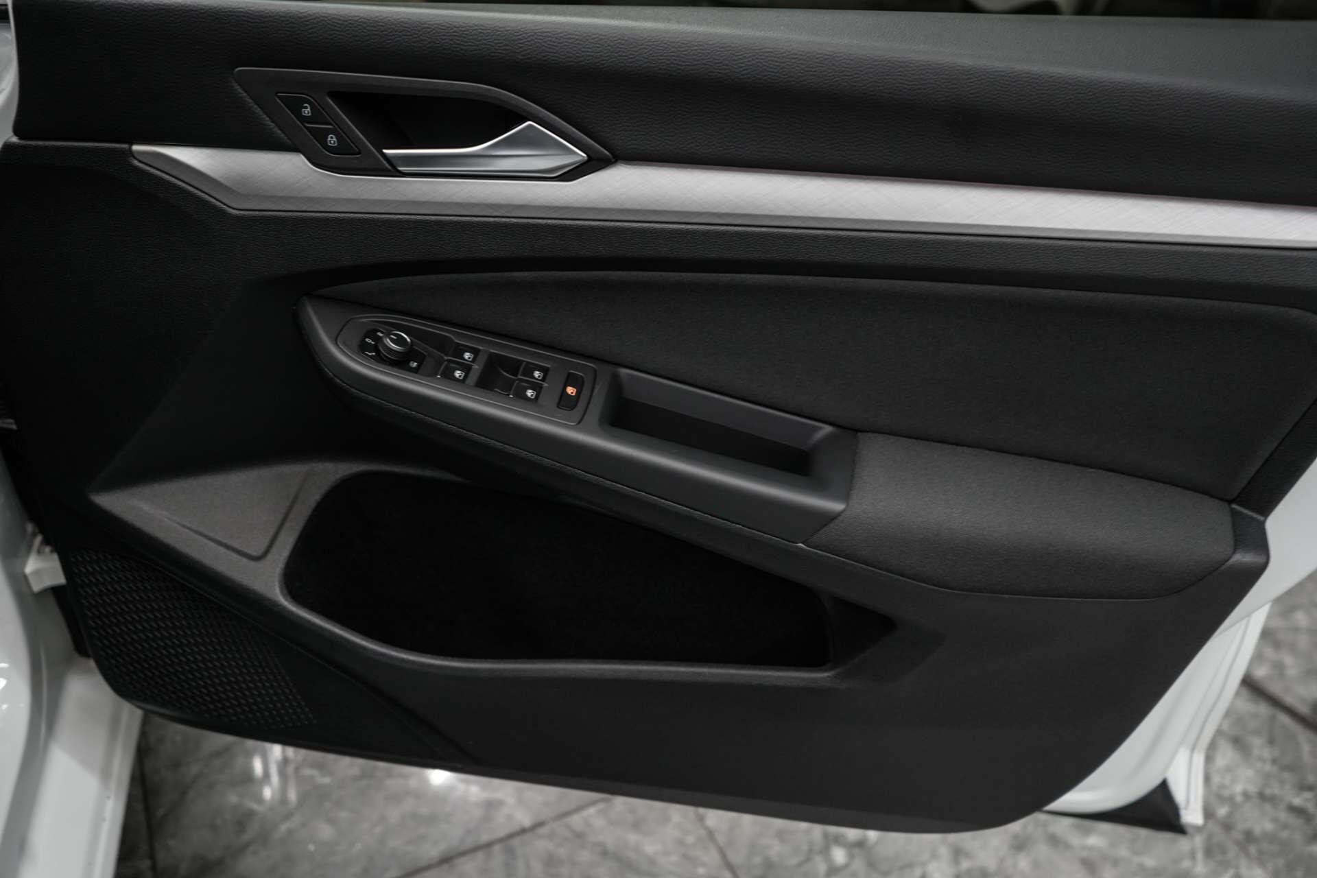 Volkswagen Golf view 16