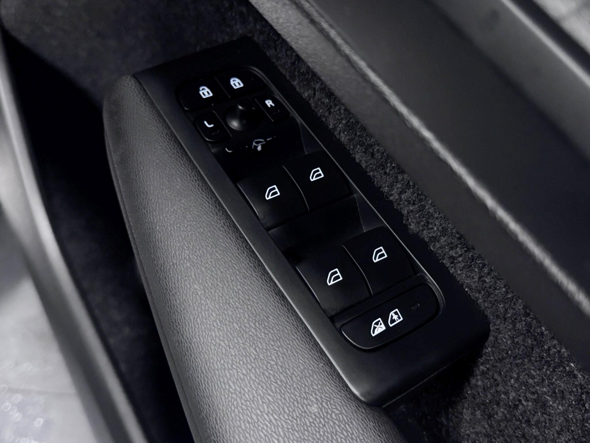 Volvo XC40 view 17