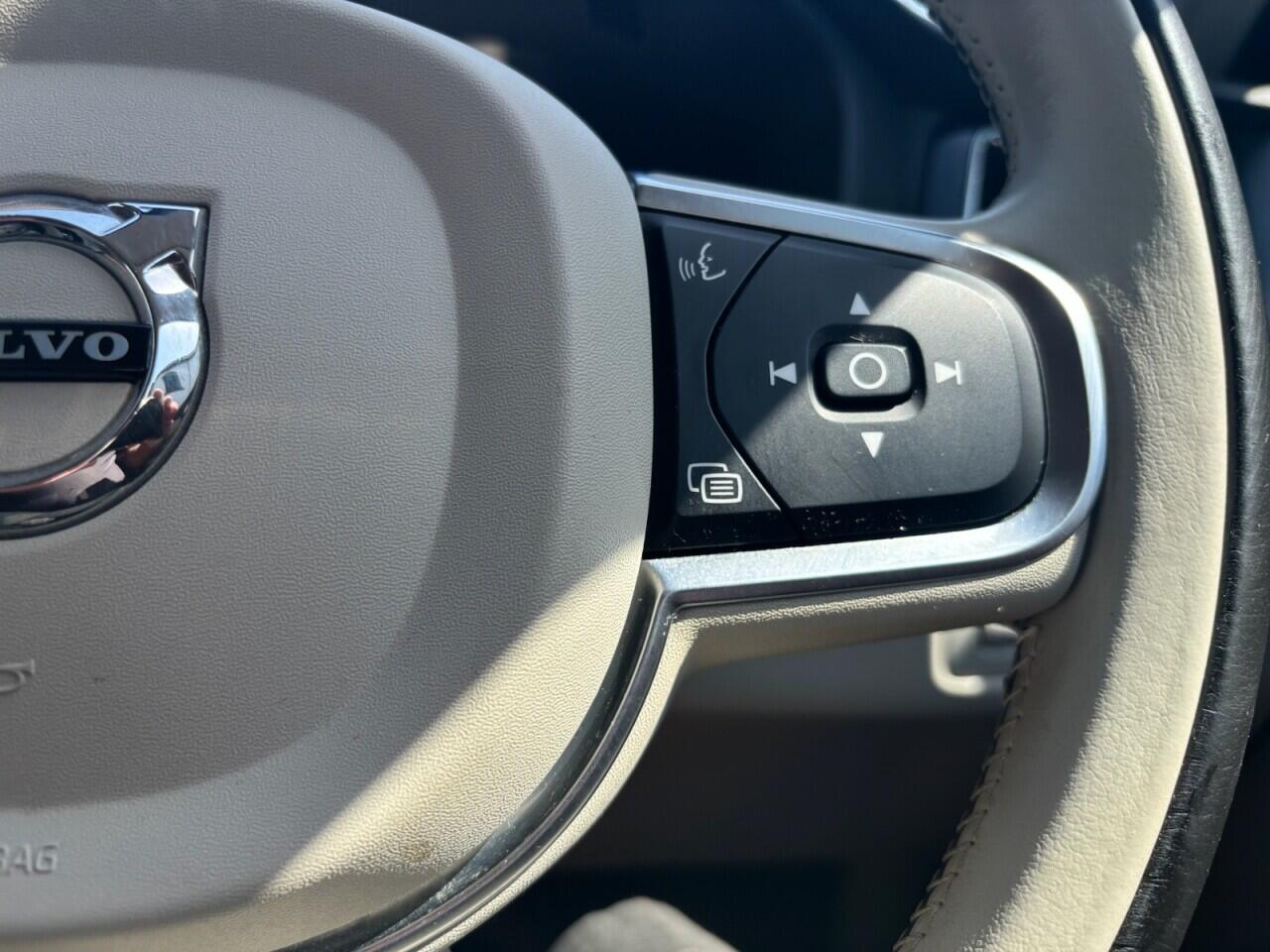 Volvo XC60 view 22