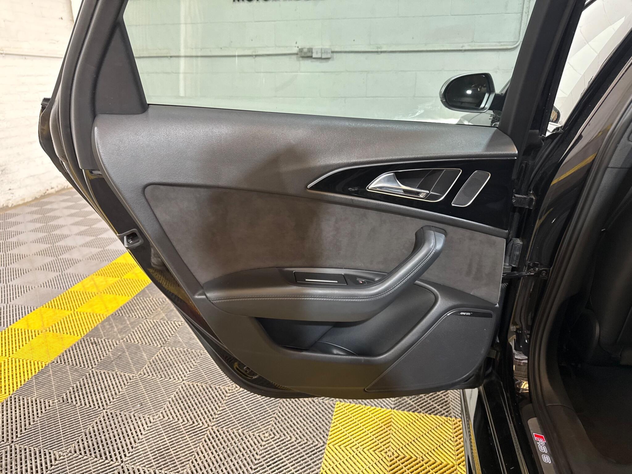 Audi RS6 view 44