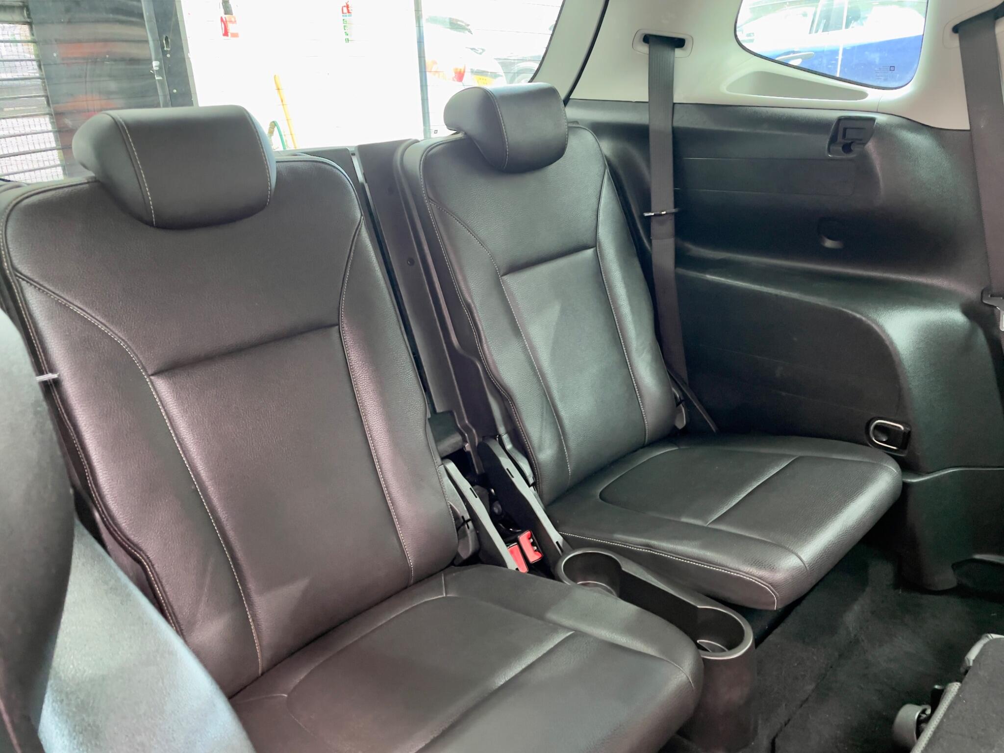 Vauxhall Zafira Tourer view 9