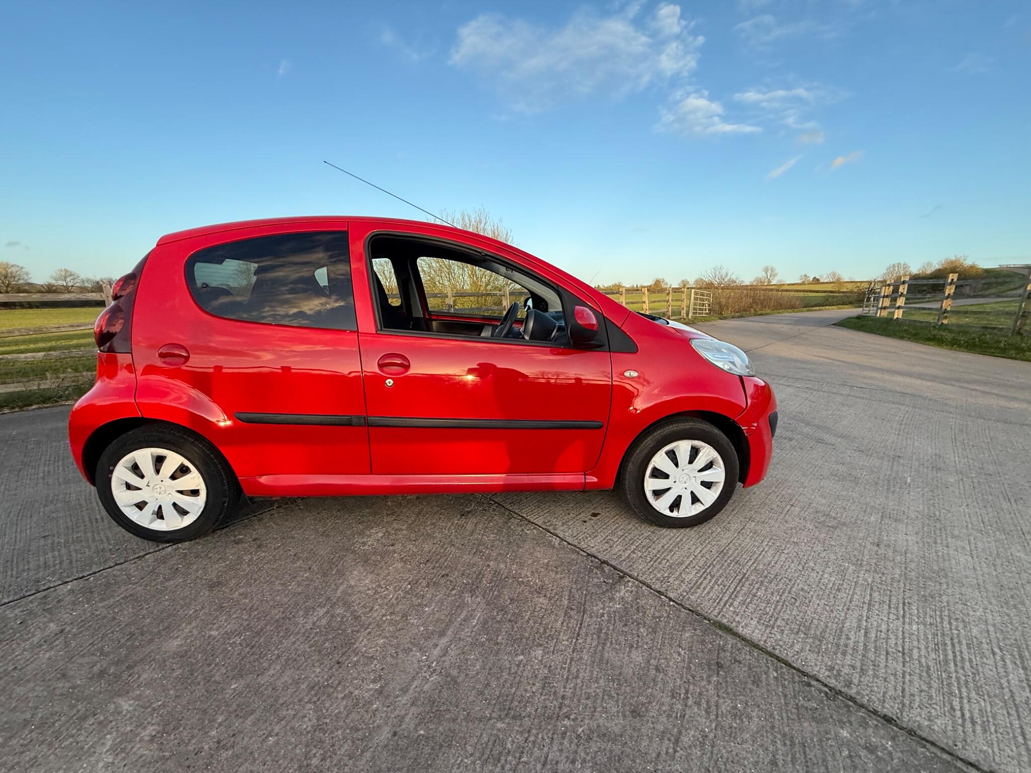 Peugeot 107 1.0 12V Active Euro 5 5dr — photo 26 of 86