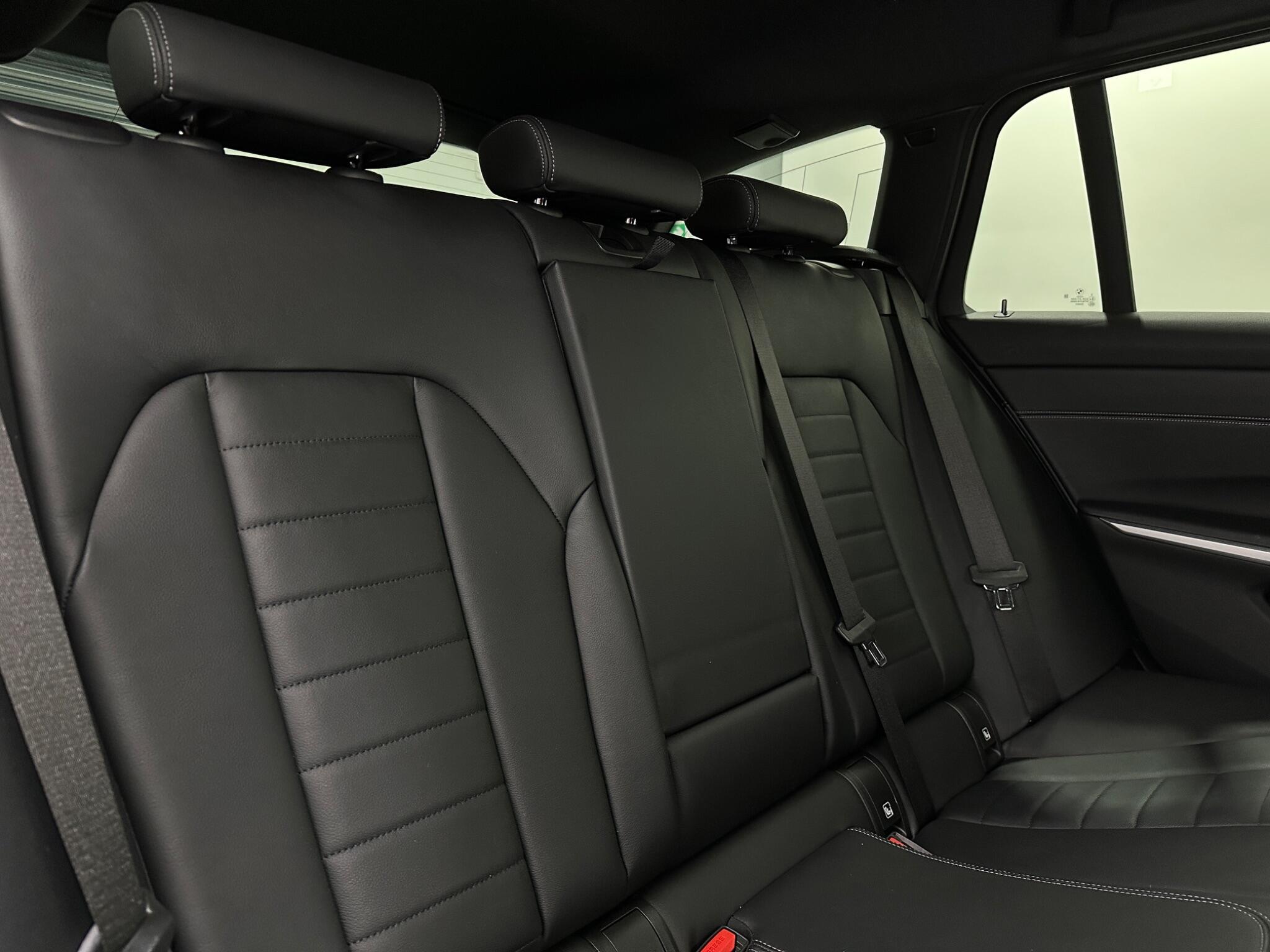 BMW 3 Series view 45