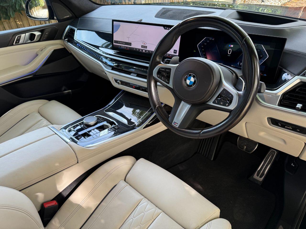 BMW X7 view 8