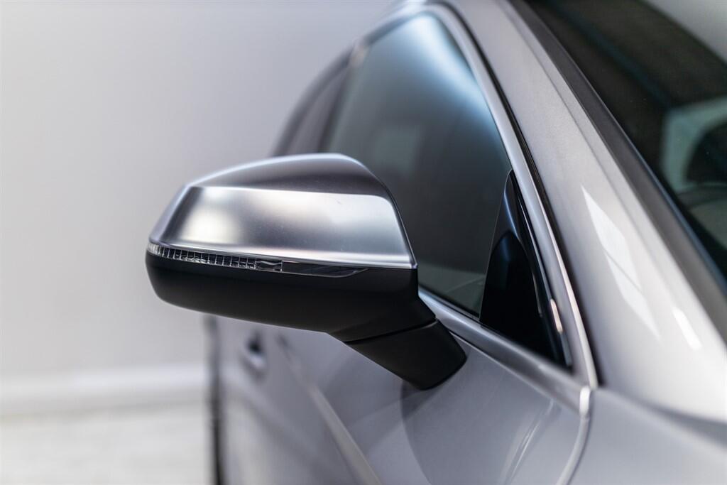 Audi SQ5 view 12