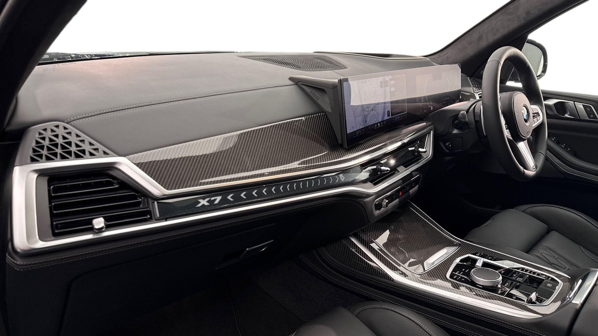 BMW X7 view 7