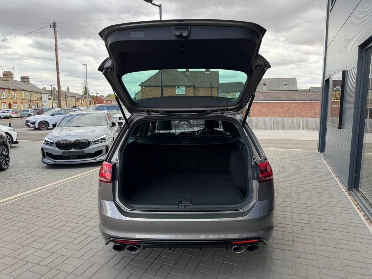 Volkswagen Golf view 18