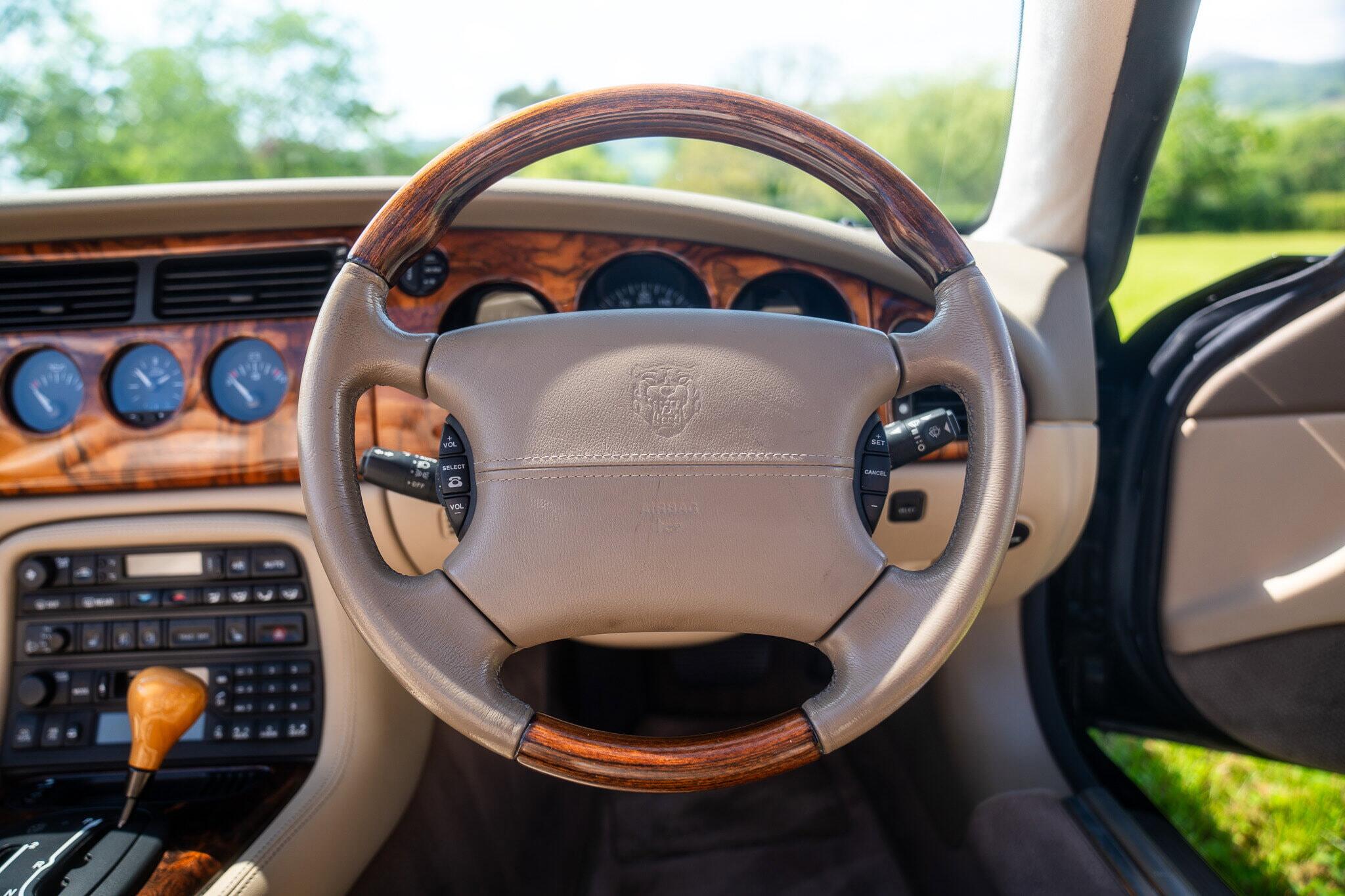 Jaguar XKR view 22