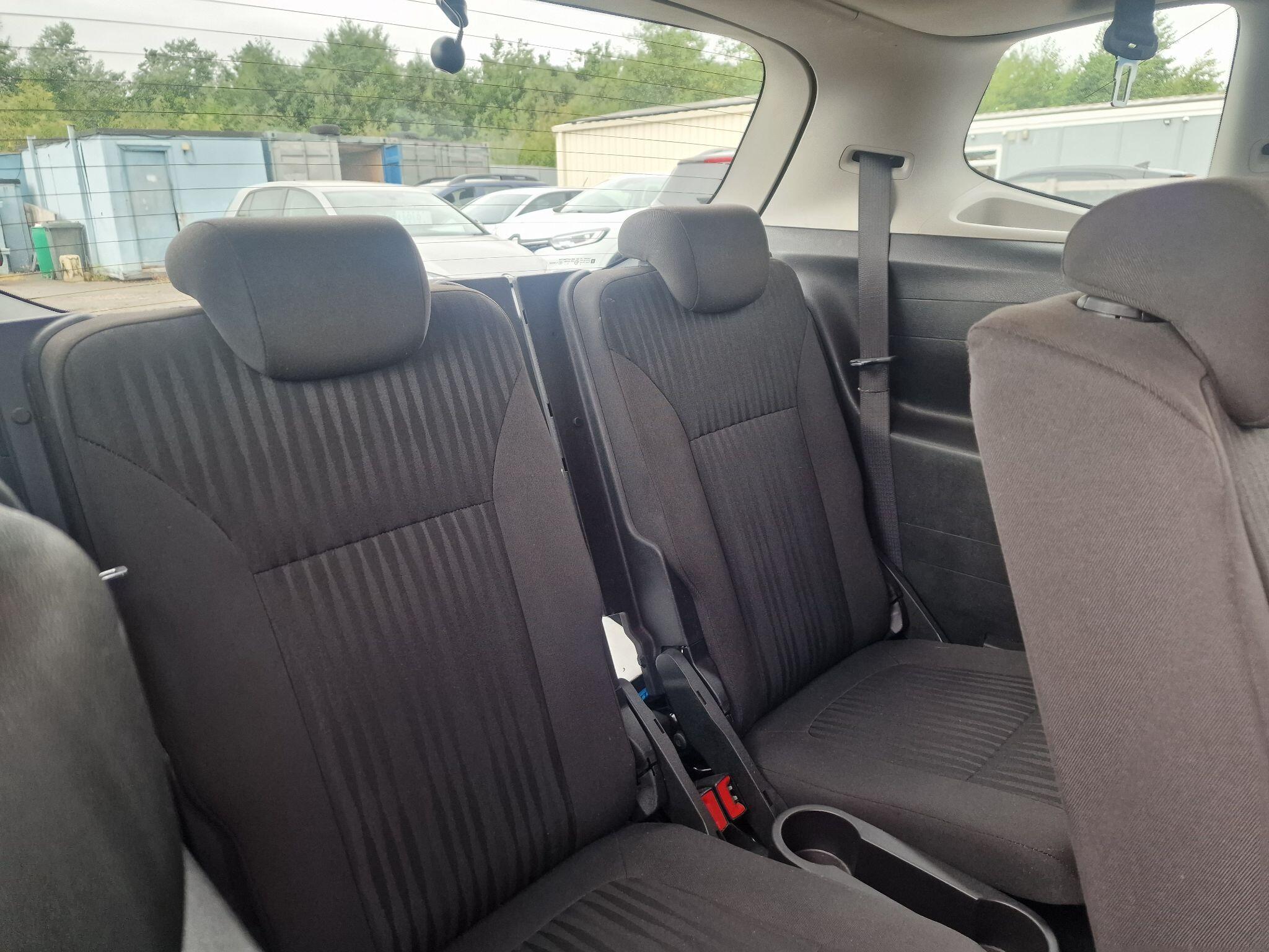 Vauxhall Zafira Tourer view 28