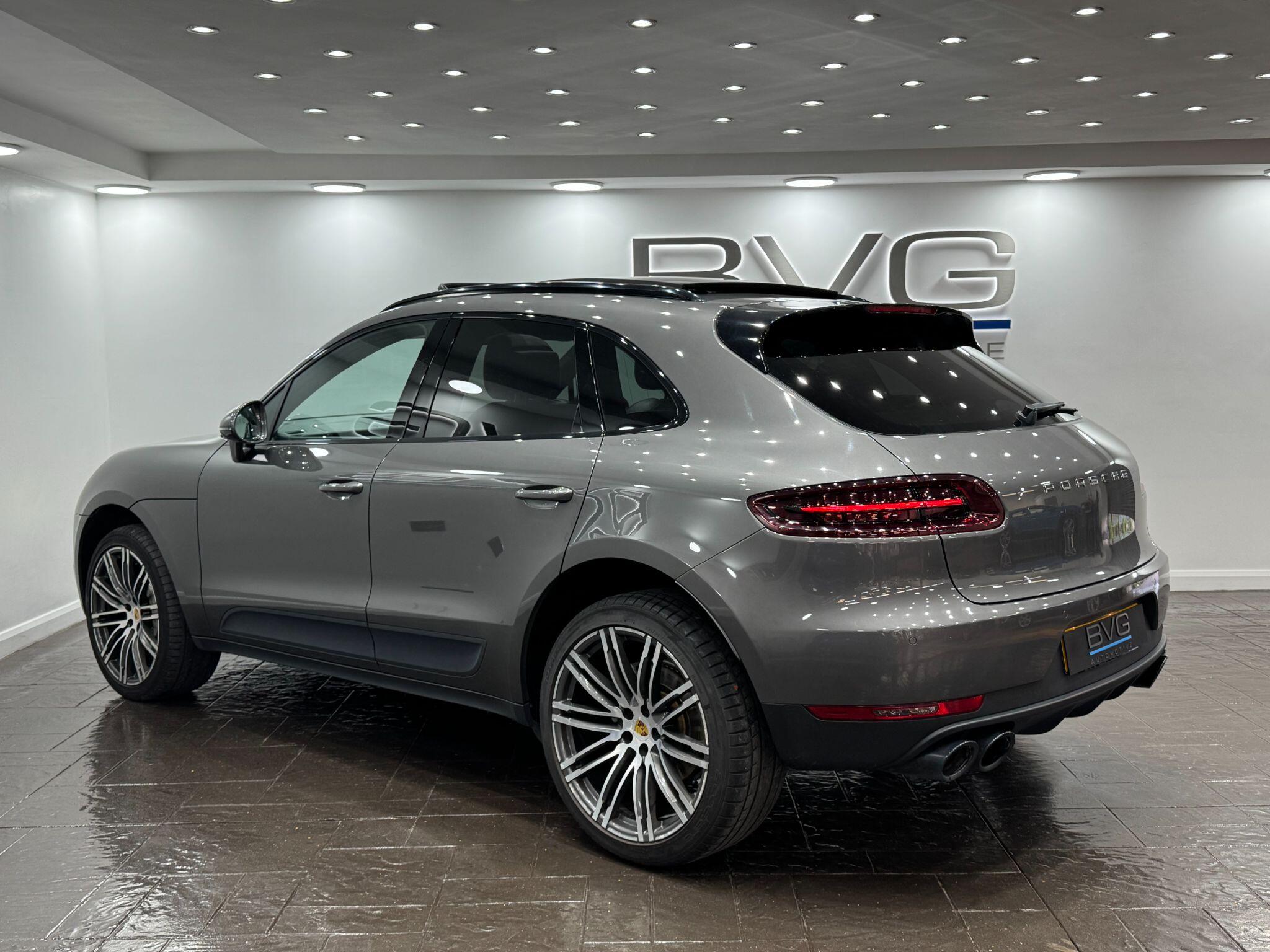 Porsche Macan view 16