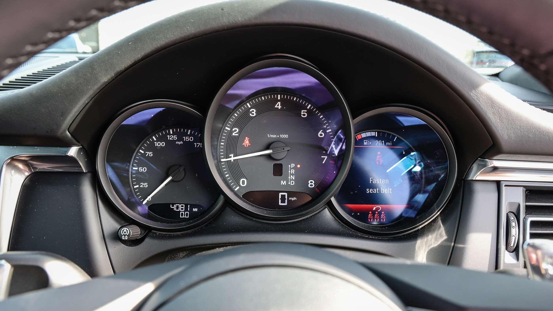 Porsche Macan view 16