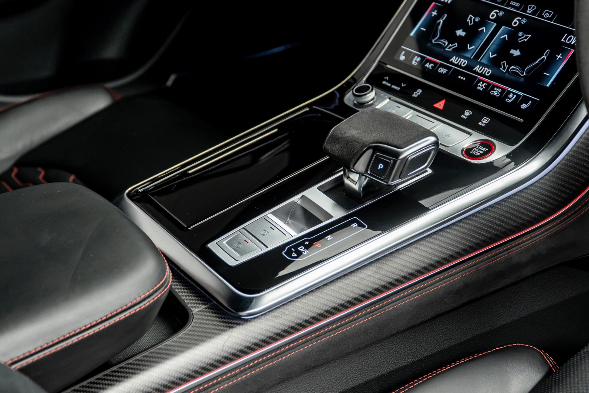Audi RS Q8 view 34