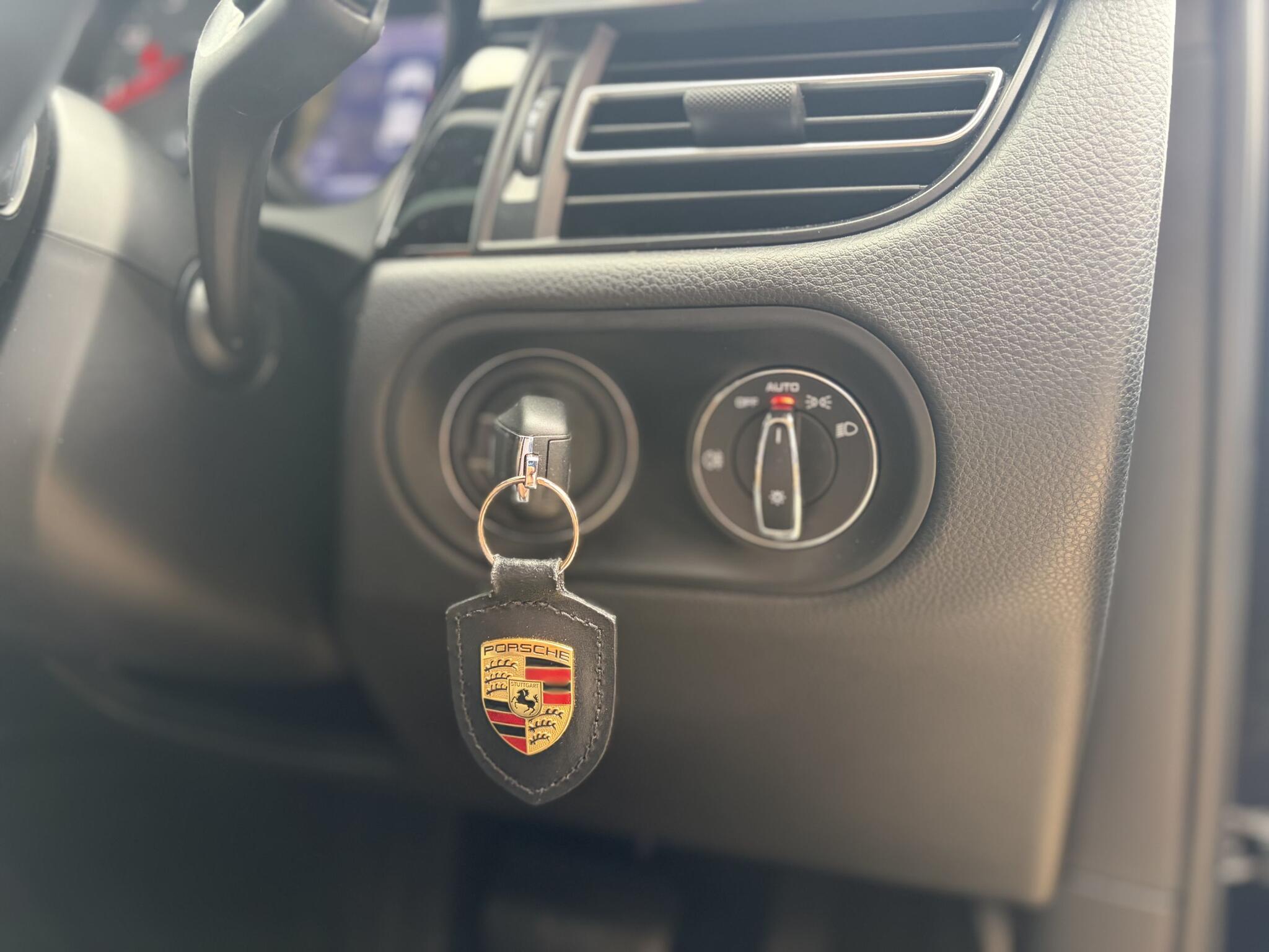 Porsche Macan view 25