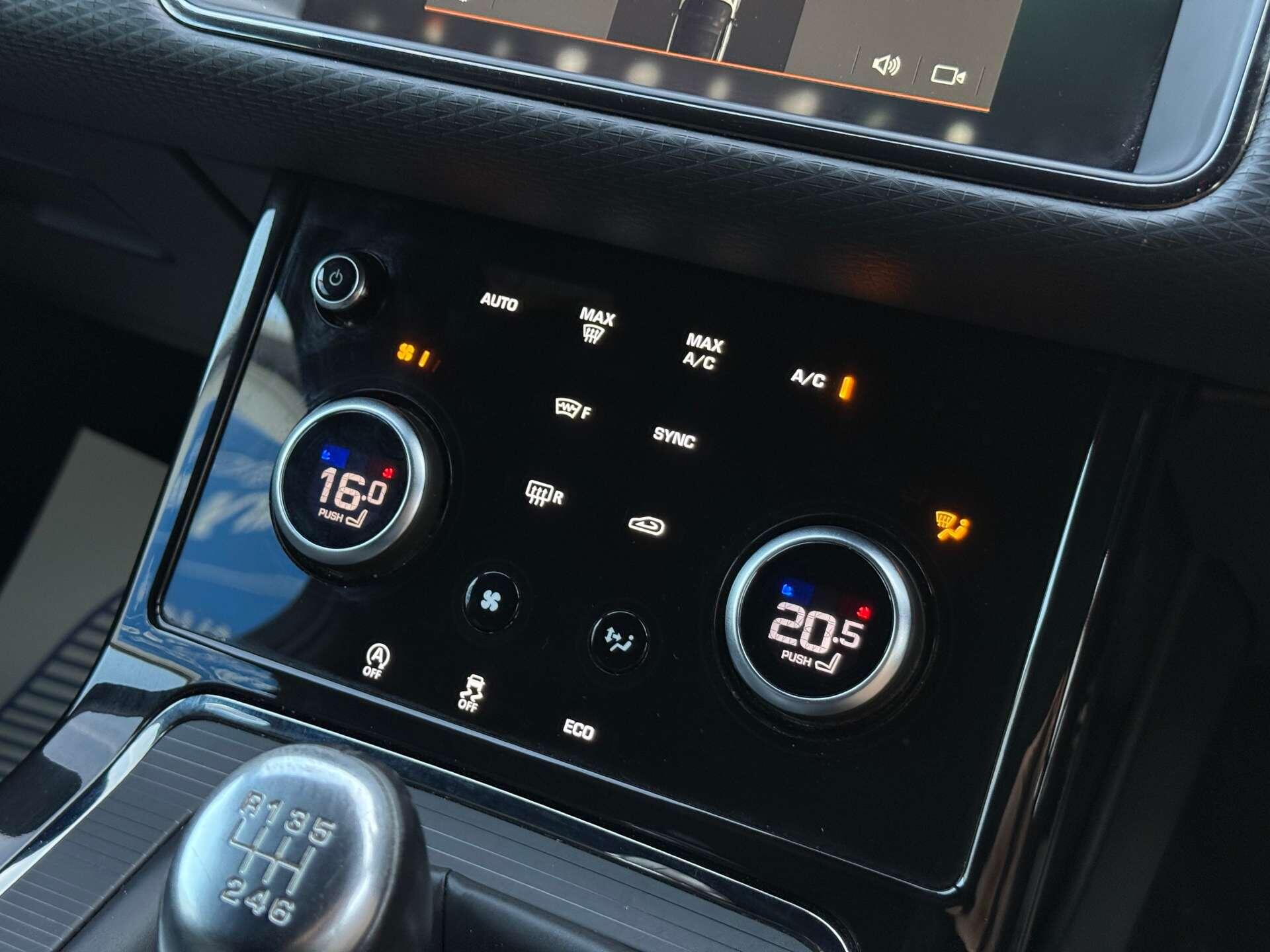 Land Rover Range Rover Evoque view 33