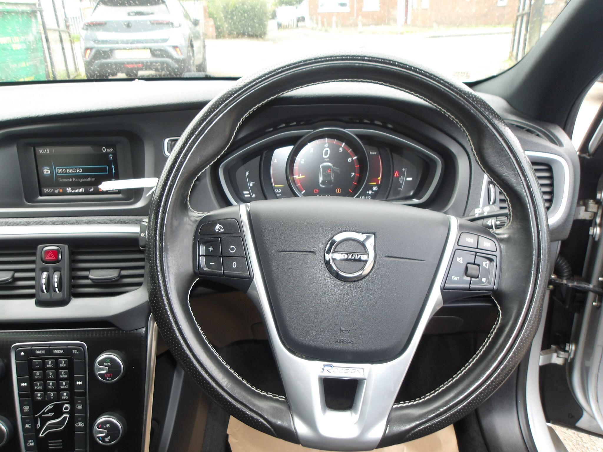 Volvo V40 view 10