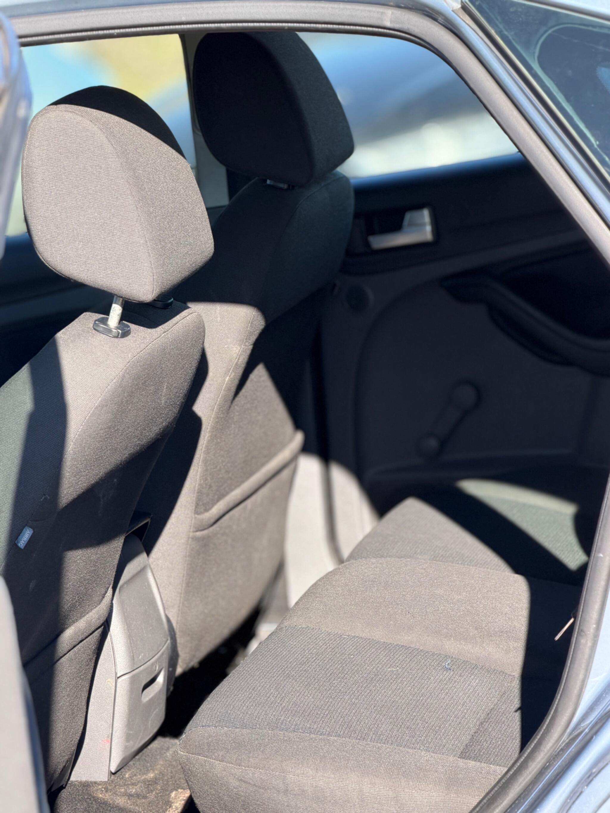 2006 Ford Focus 1.6 Zetec Climate 5dr image 23