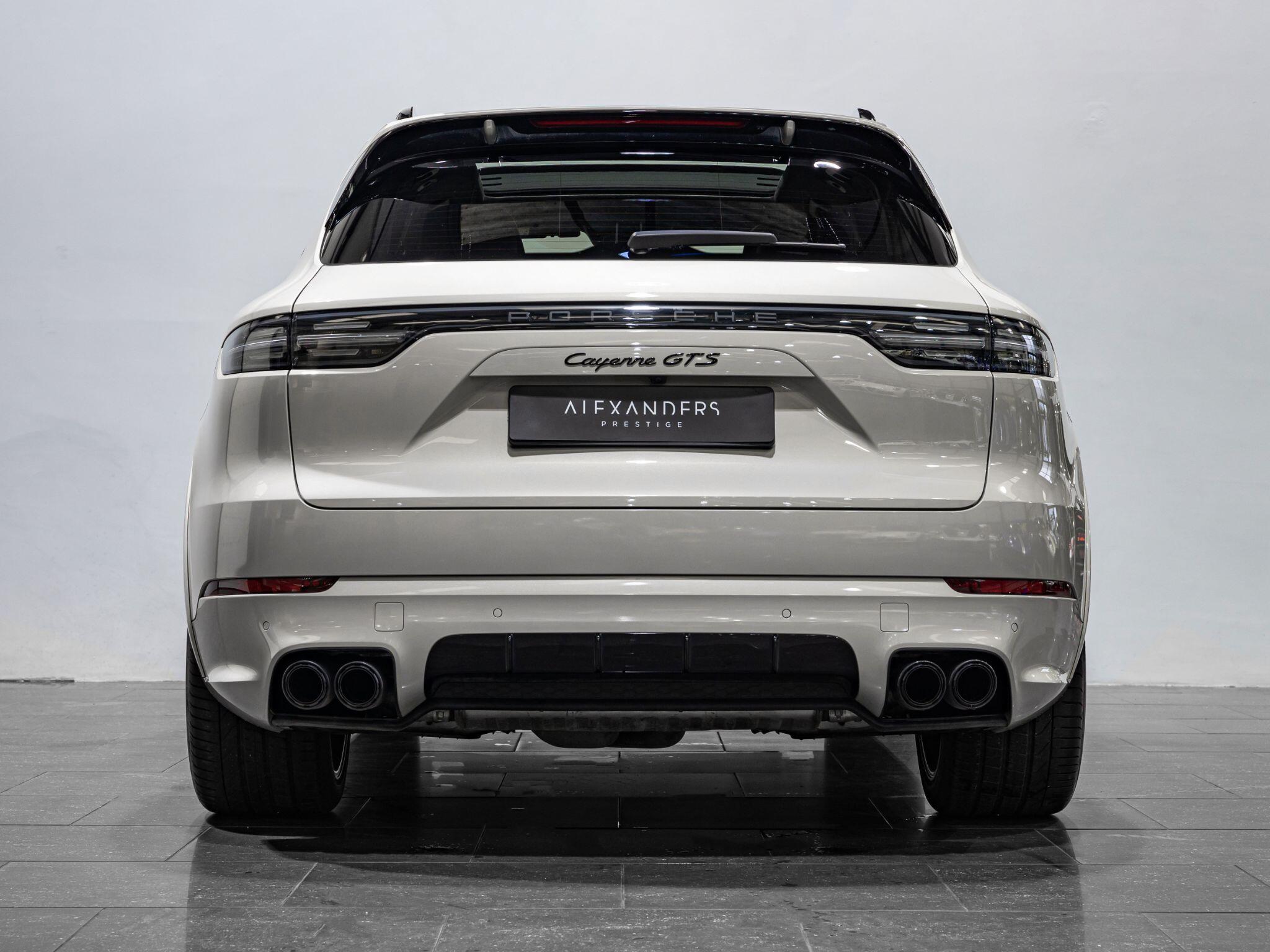 Porsche Cayenne view 9