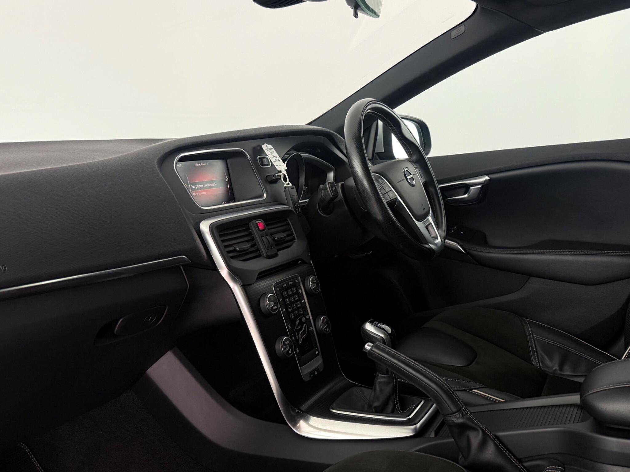Volvo V40 view 4