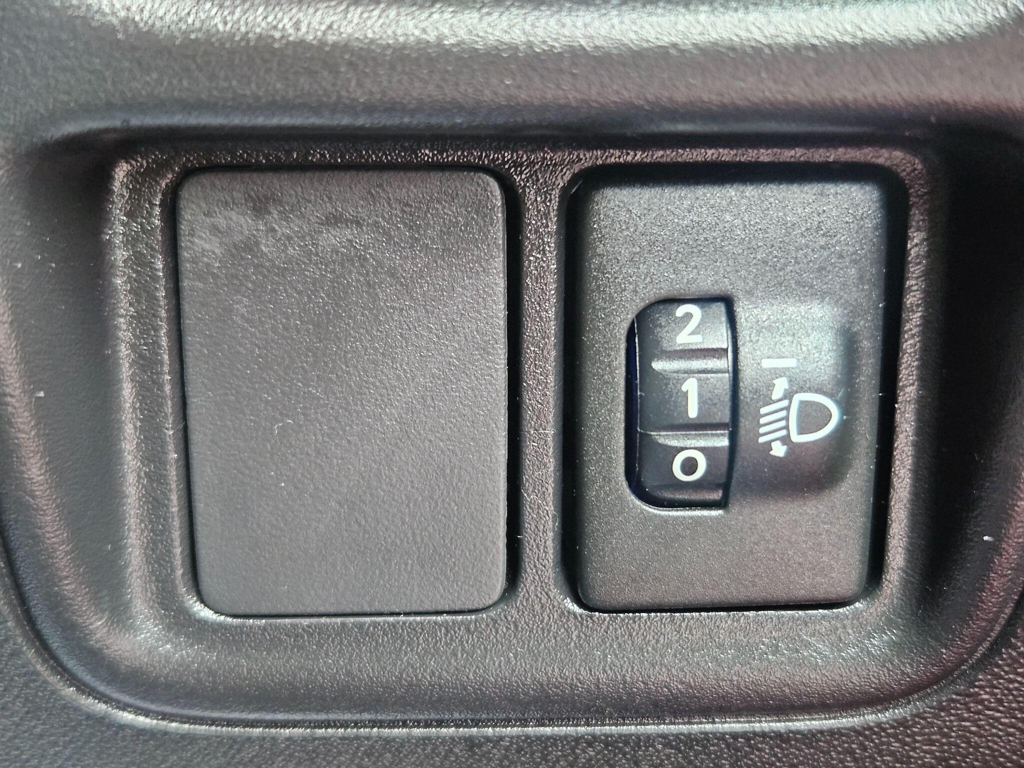 2015 Toyota AYGO image 33