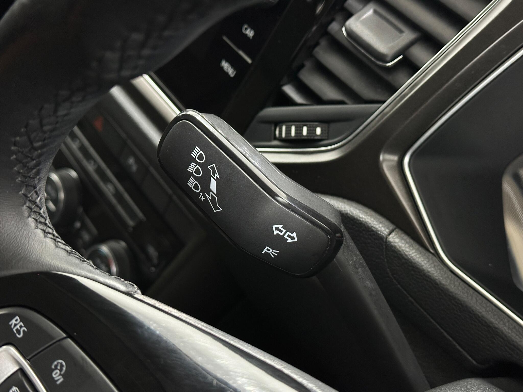 Volkswagen T-Roc view 13