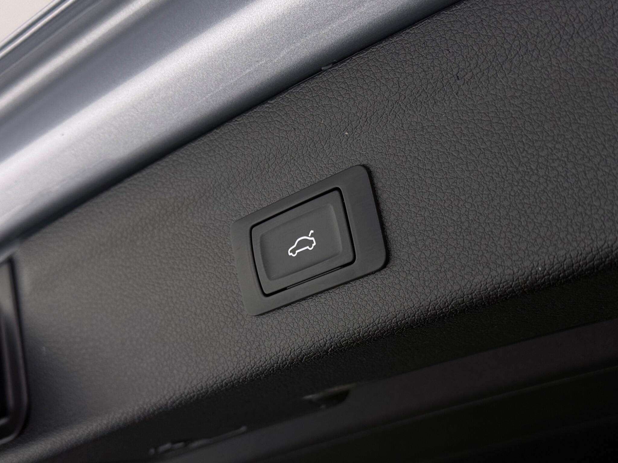 Audi Q3 view 11