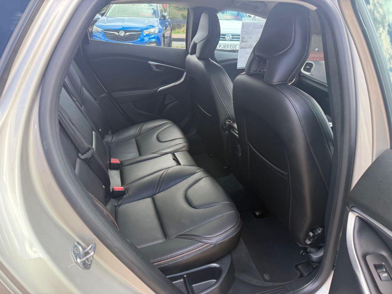 Volvo V40 Cross Country view 12