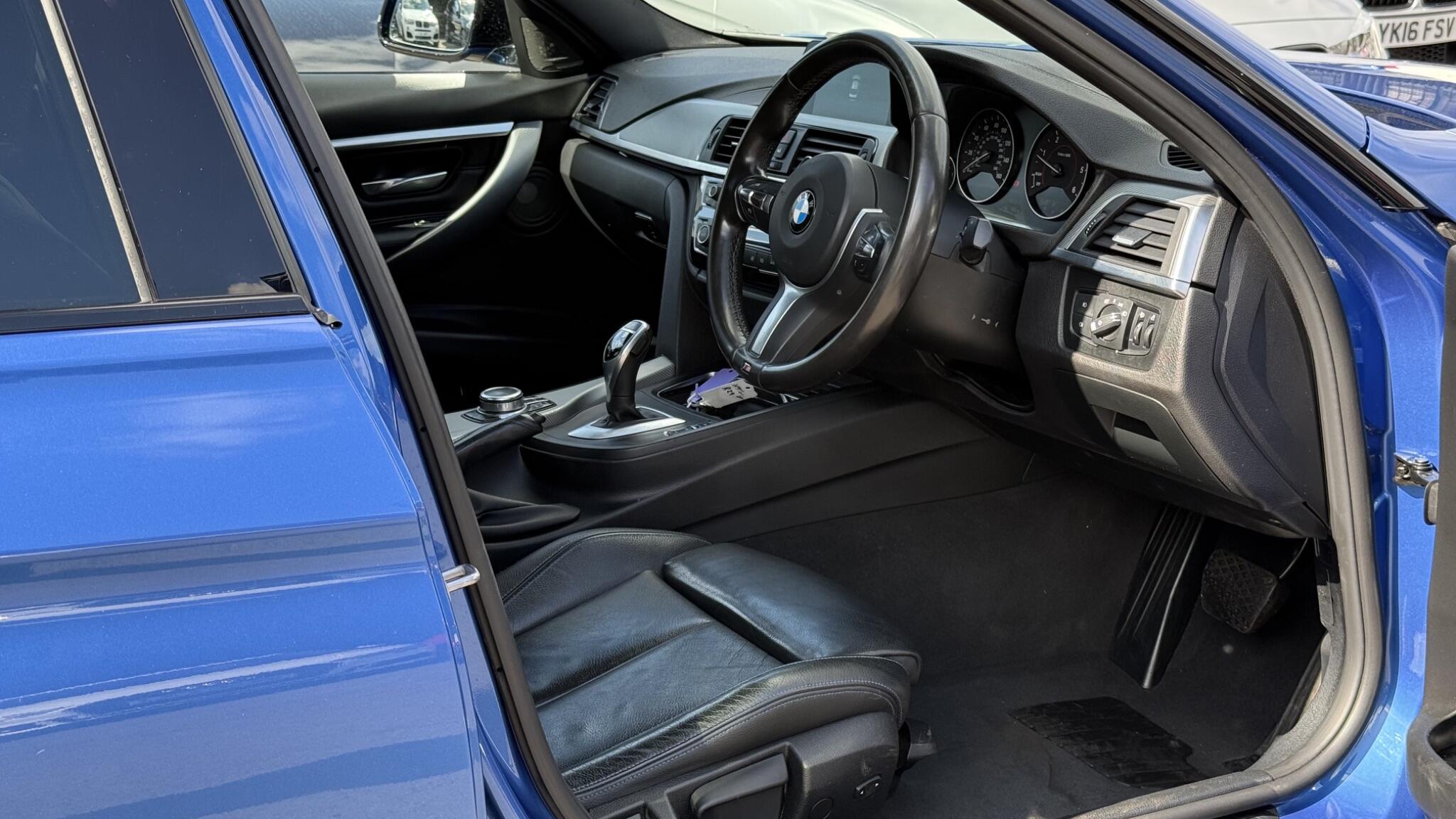 BMW 3 Series view 4