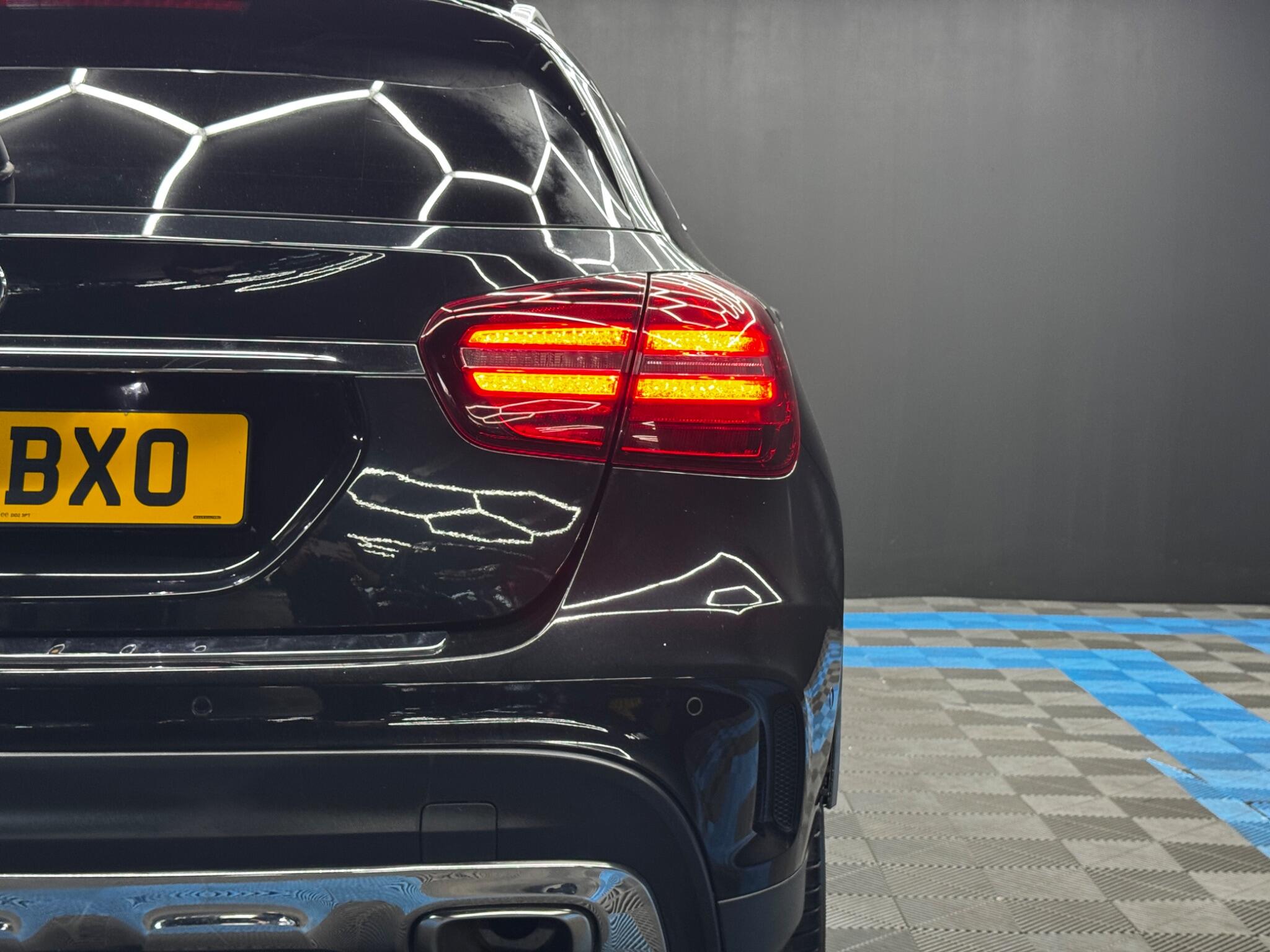 Mercedes-Benz GLA view 41