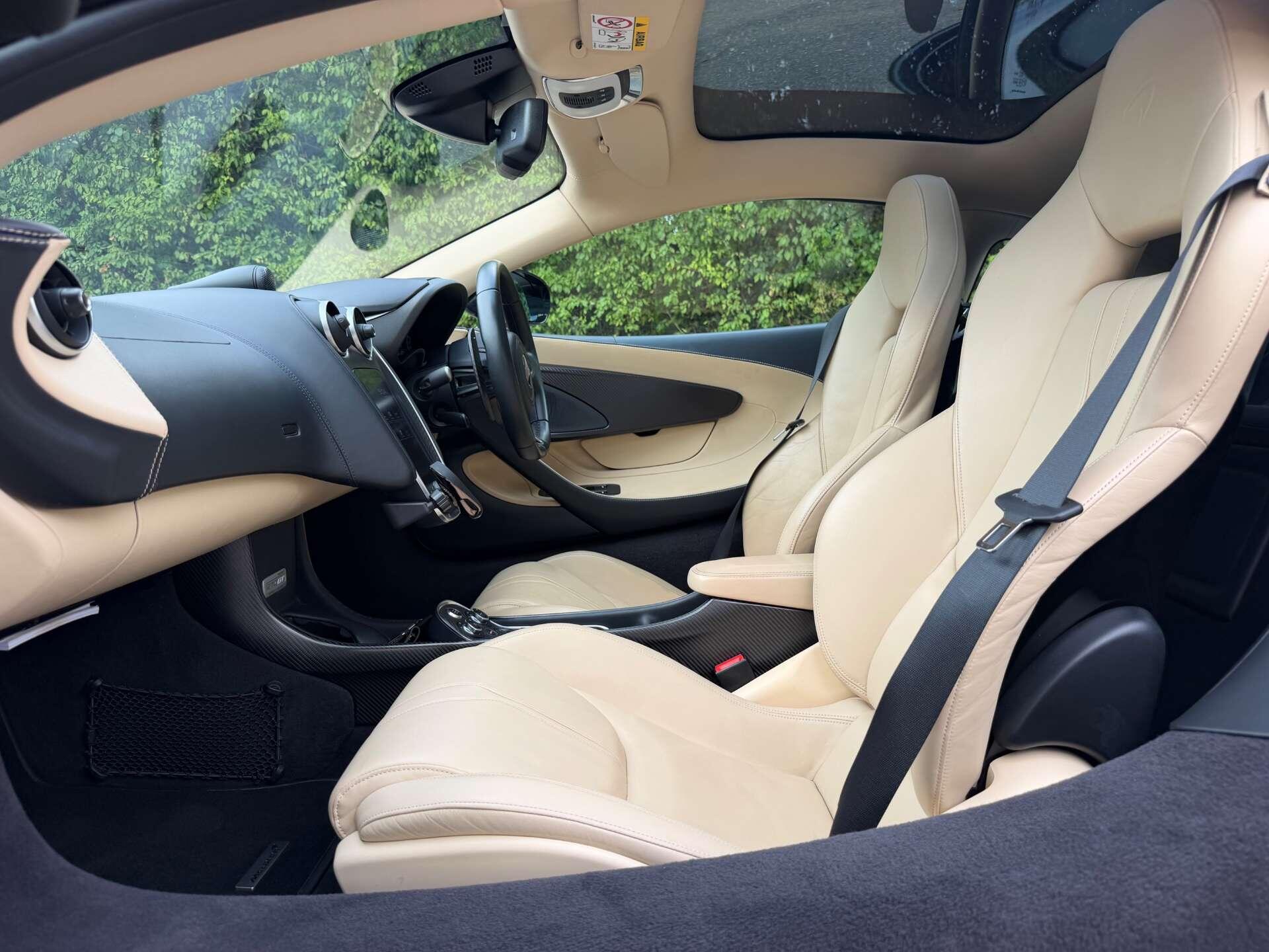 McLaren 570GT view 31