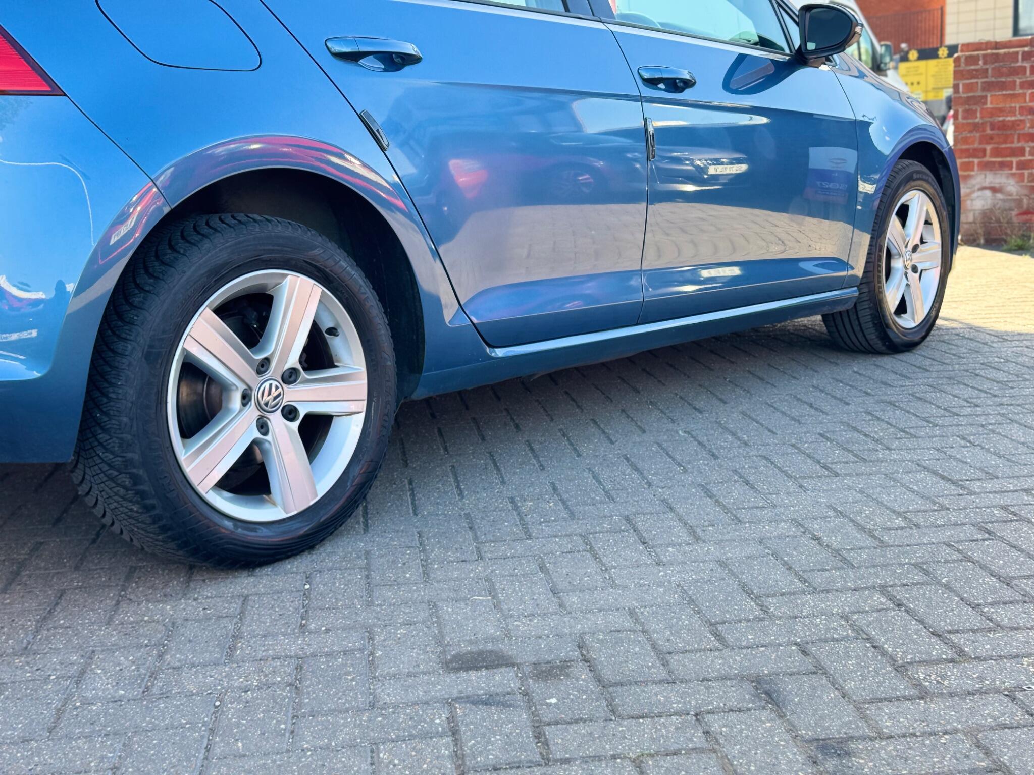 Volkswagen Golf view 11