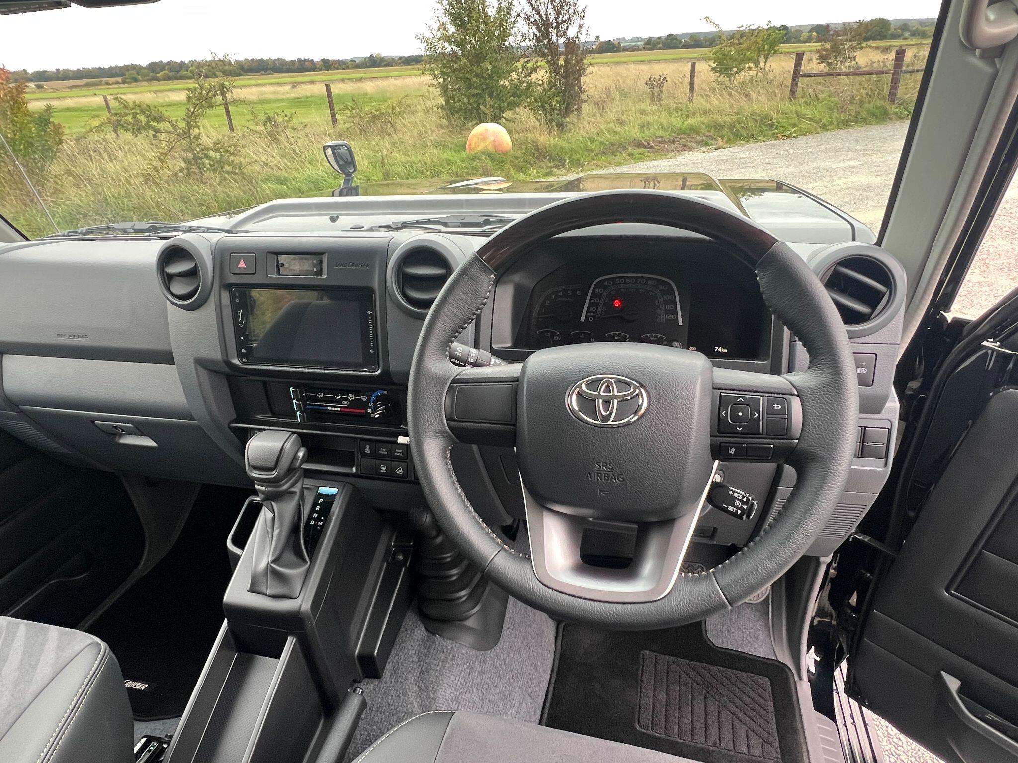 Toyota Land Cruiser view 18