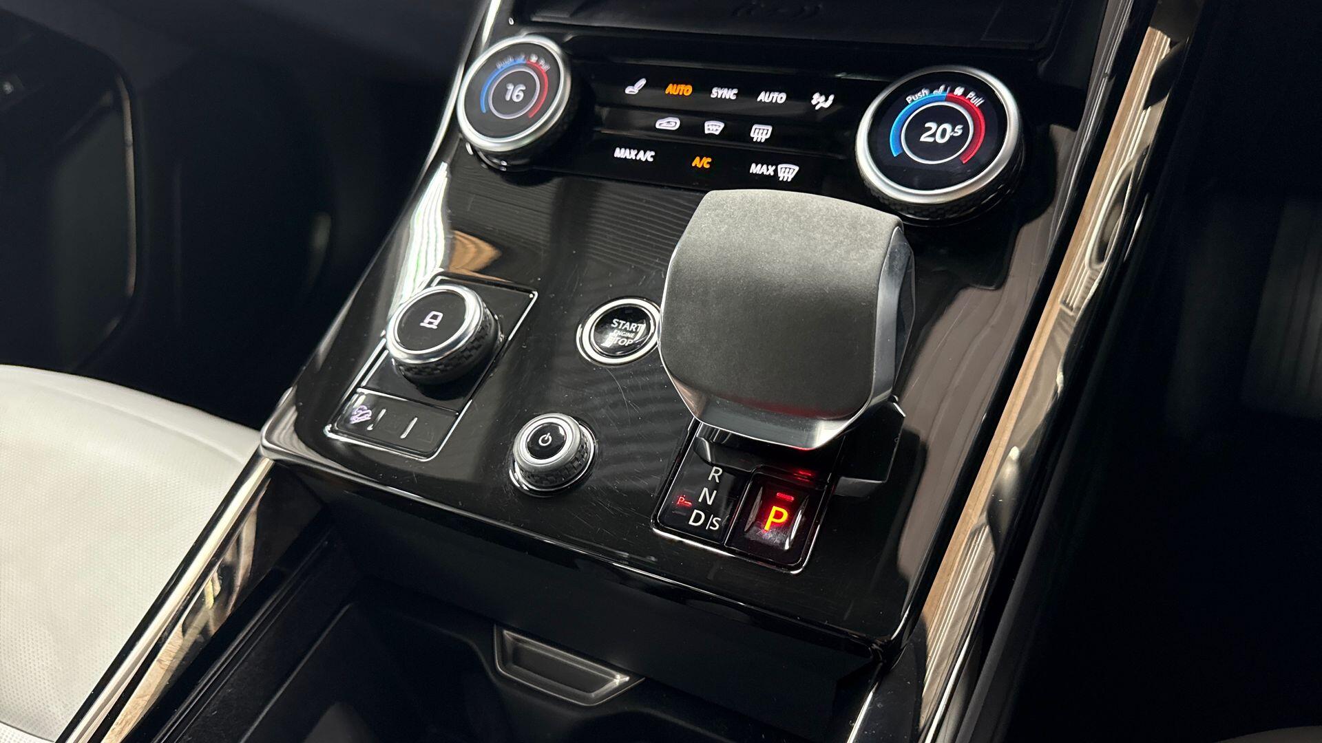 Land Rover Range Rover Sport view 13